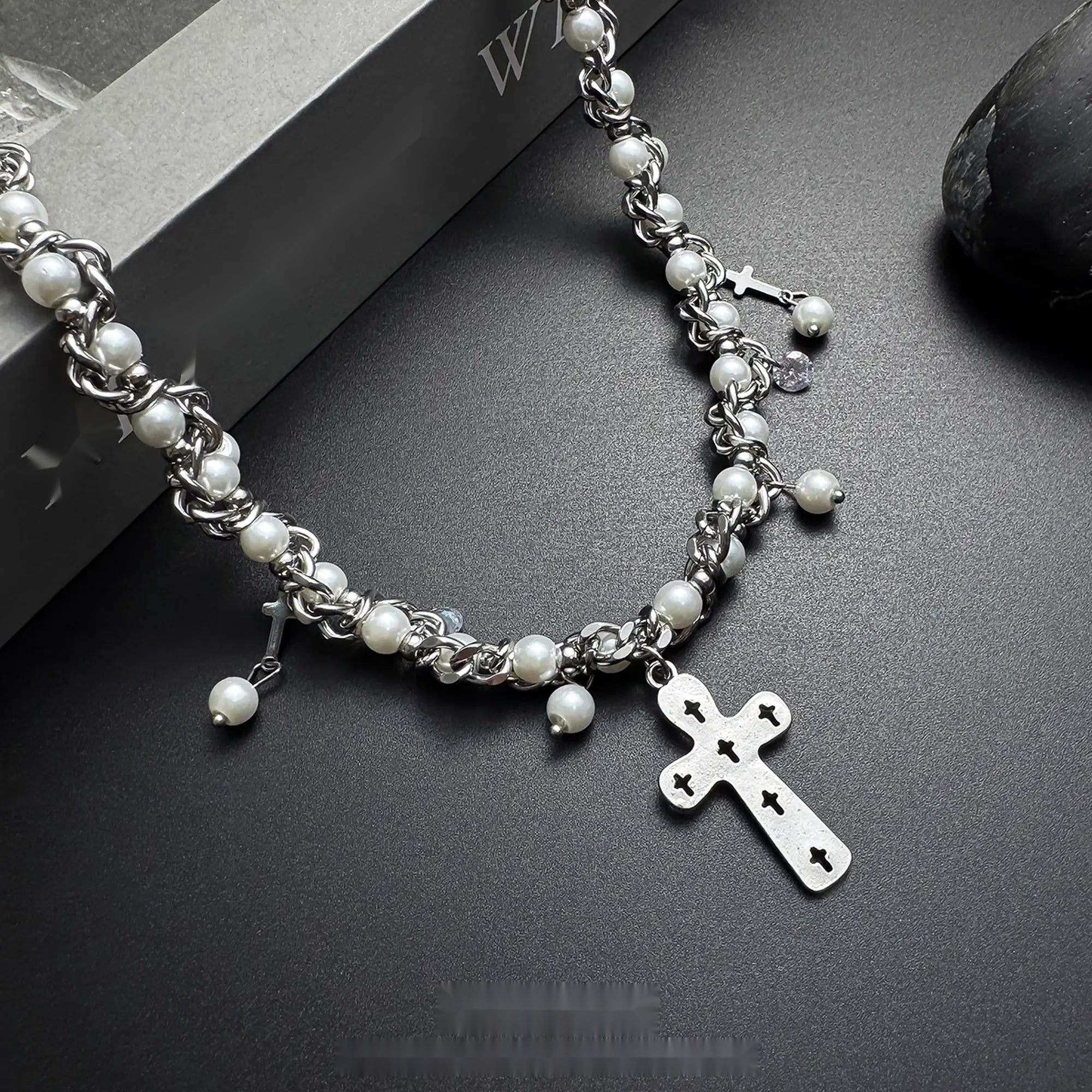 Accessories_Hollow_Cross_Pearl_Necklace_MISSTT