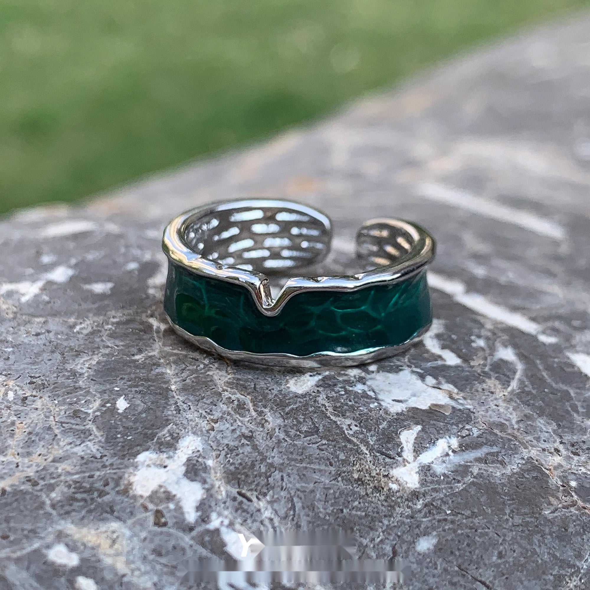 Accessories_Irregular_Green_Resin_Ring_MISSTT