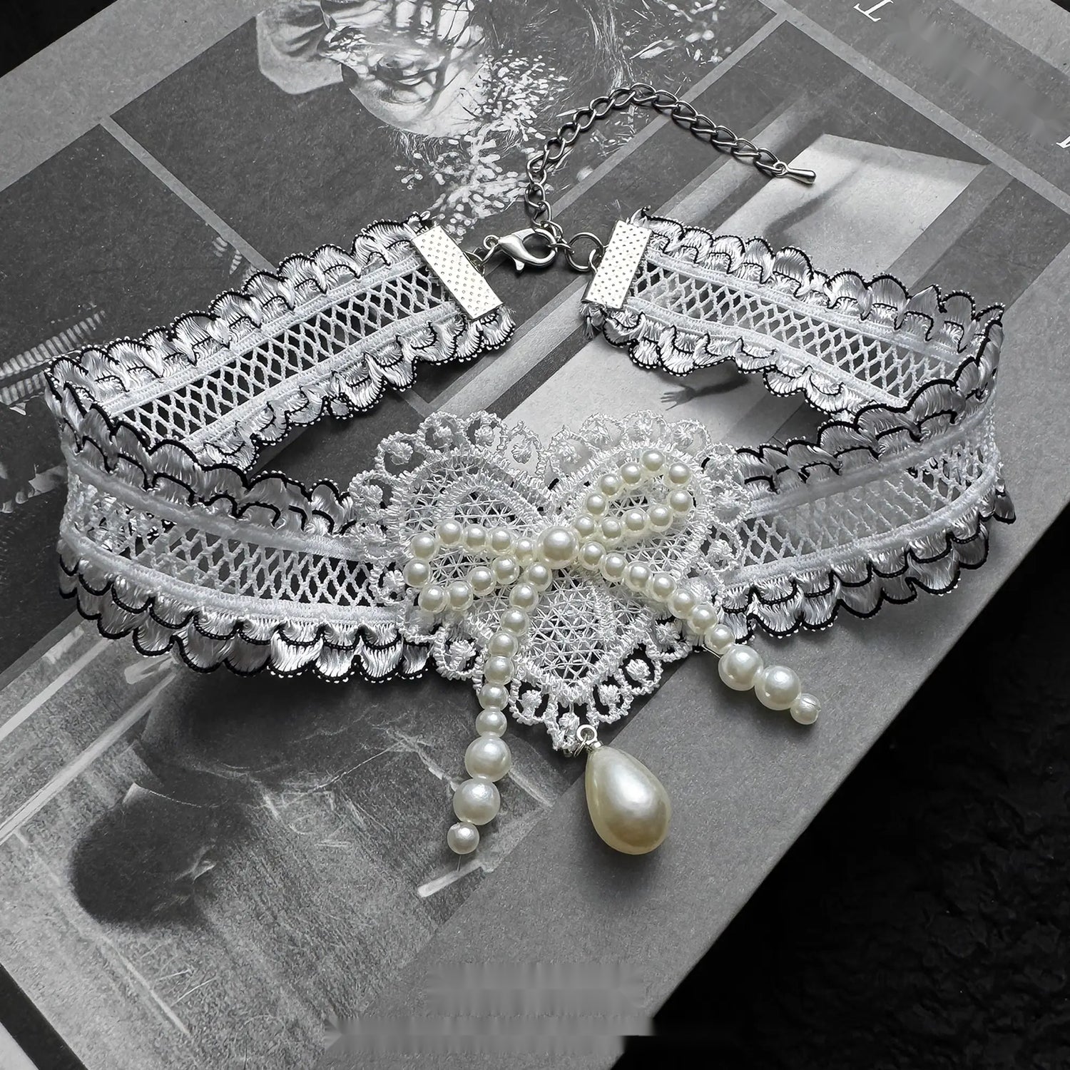 Accessories_Lace_Bow_Pearl_Choker_Necklace_MISSTT