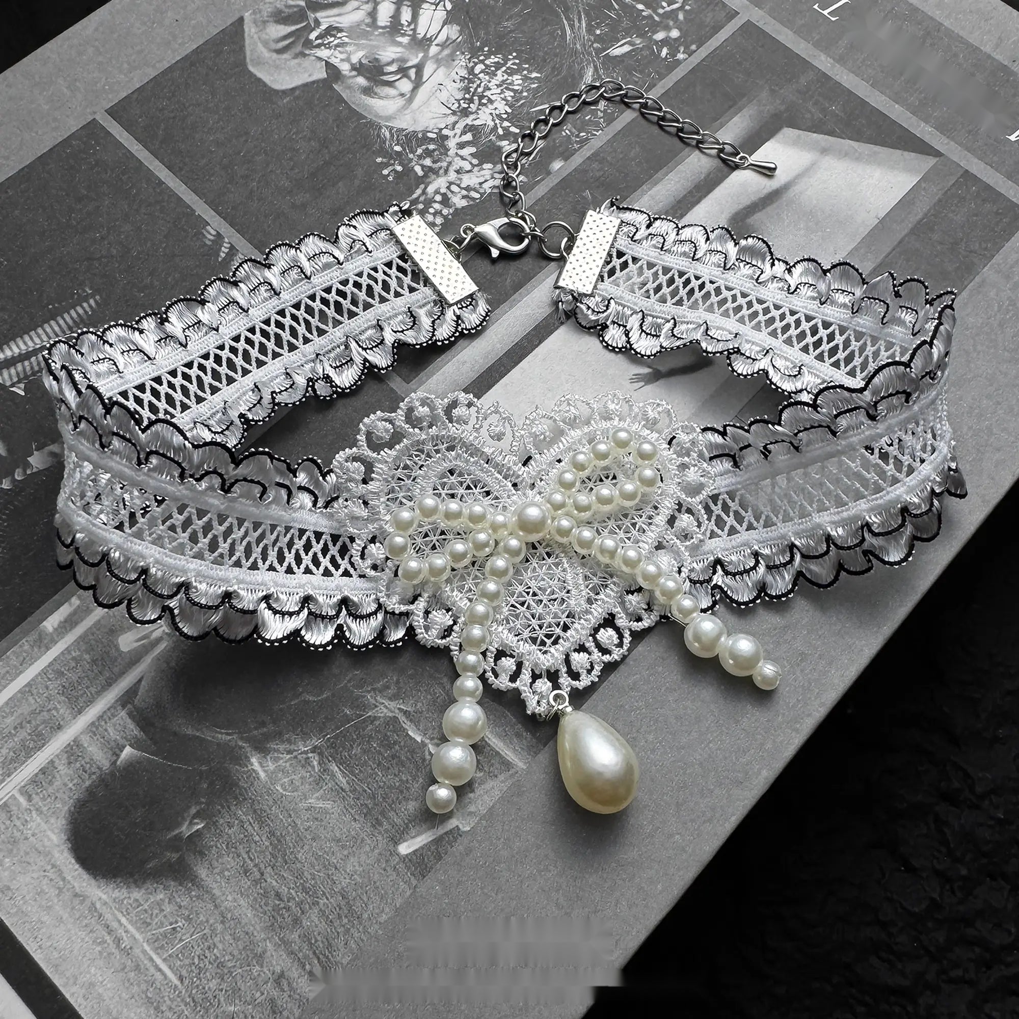 Accessories_Lace_Bow_Pearl_Choker_Necklace_MISSTT
