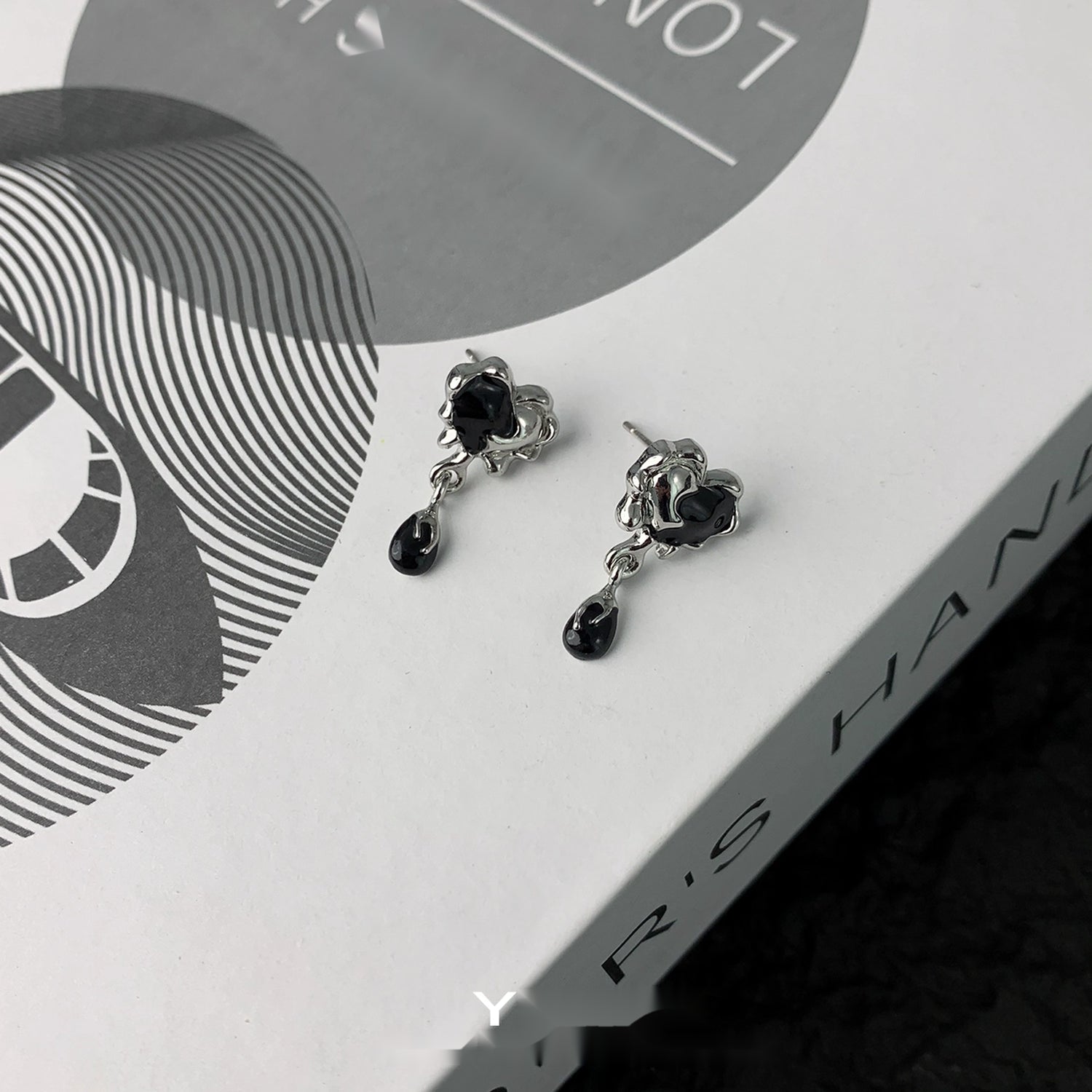 Accessories_Lava_Love_Drop_Ear_Cuff_MISSTT