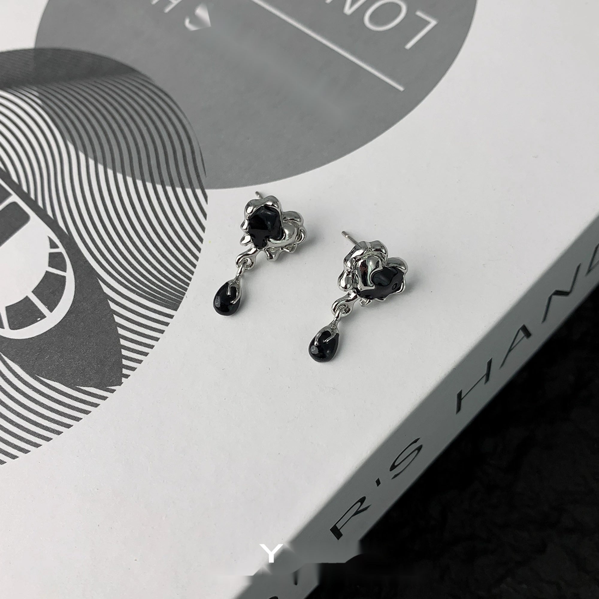 Accessories_Lava_Love_Drop_Ear_Cuff_MISSTT