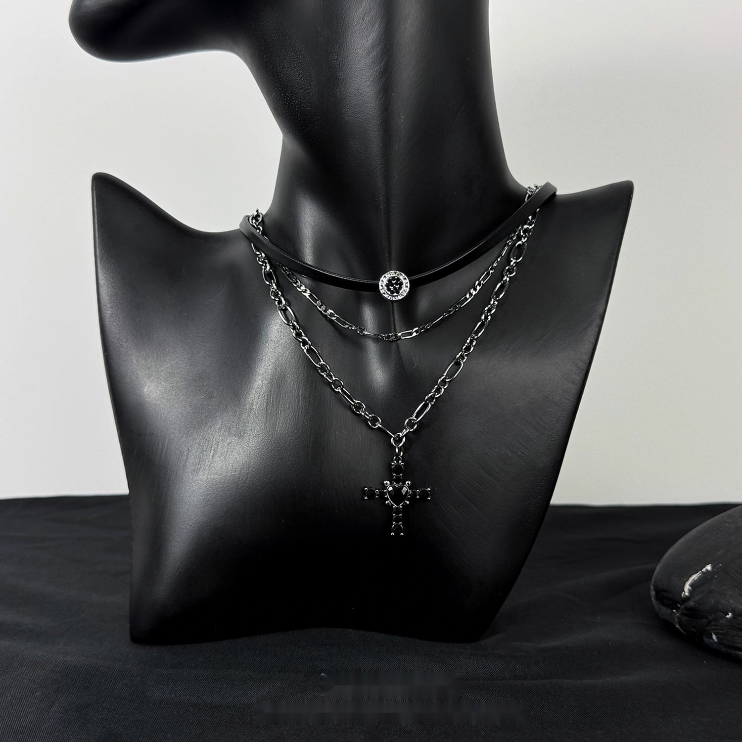 Accessories_Layered_Cross_Collar_Choker_MISSTT
