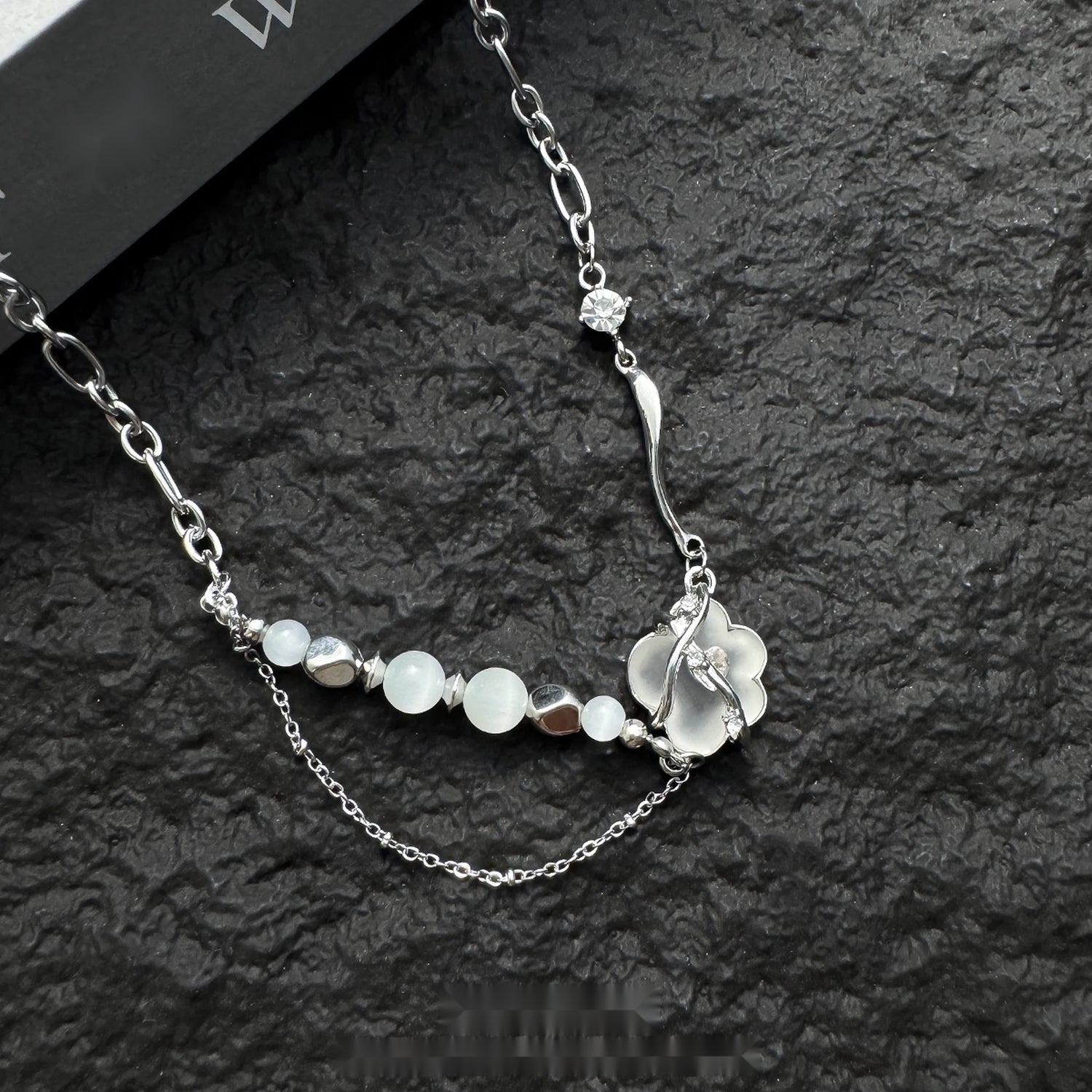 Accessories_Opal_Flower_Pendant_Necklace_MISSTT