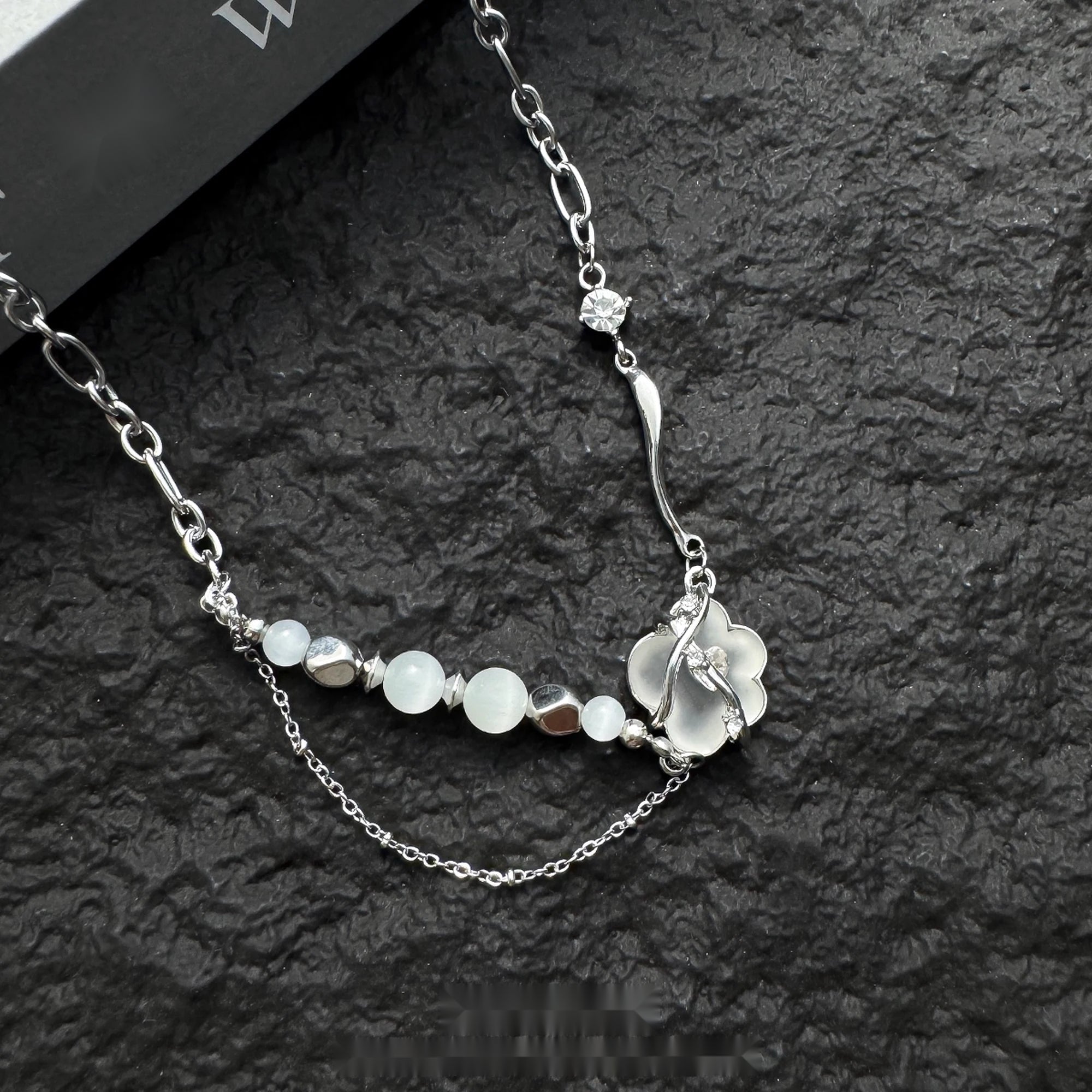 Accessories_Opal_Flower_Pendant_Necklace_MISSTT