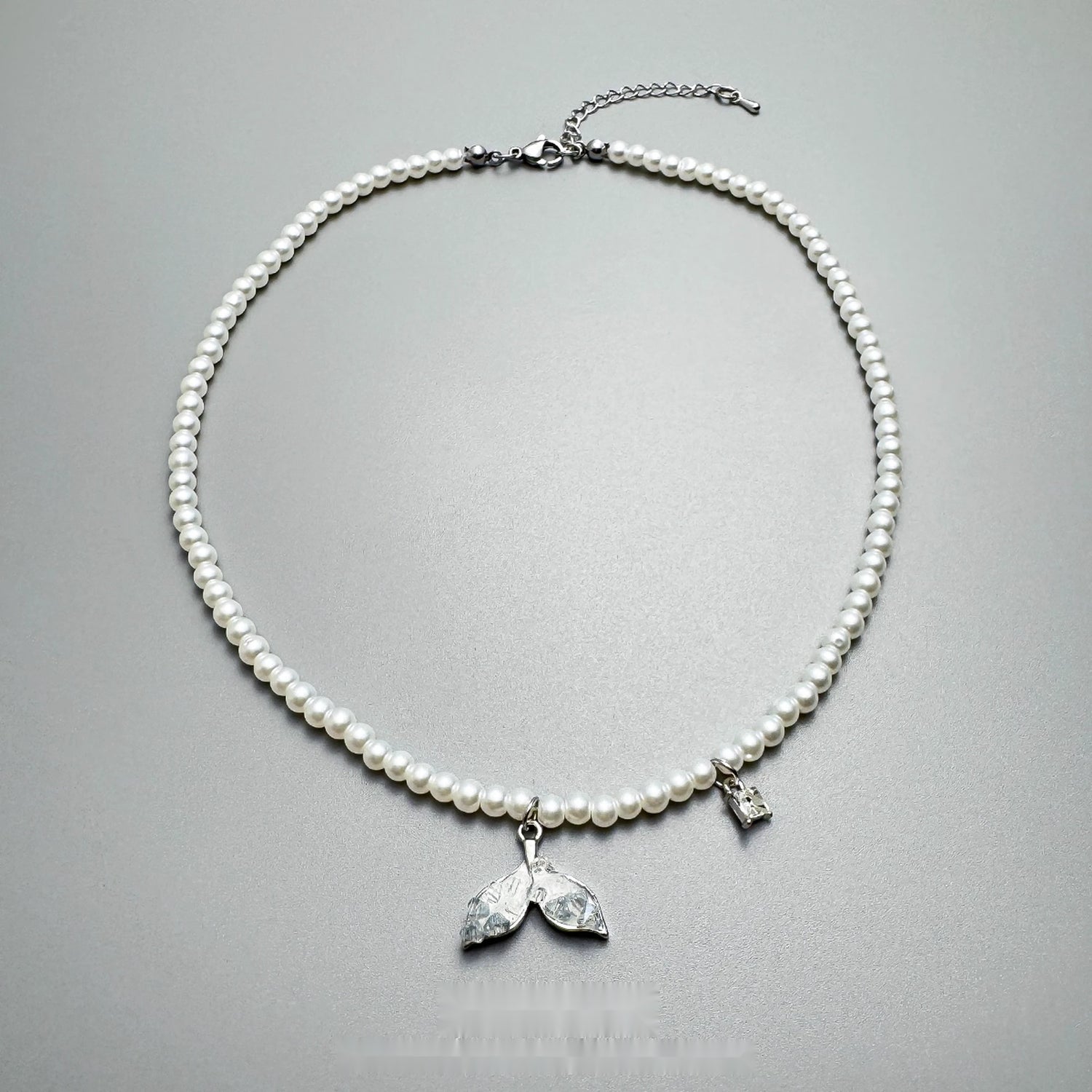 Accessories_Pearl_Fishtail_Pendant_Necklace_MISSTT
