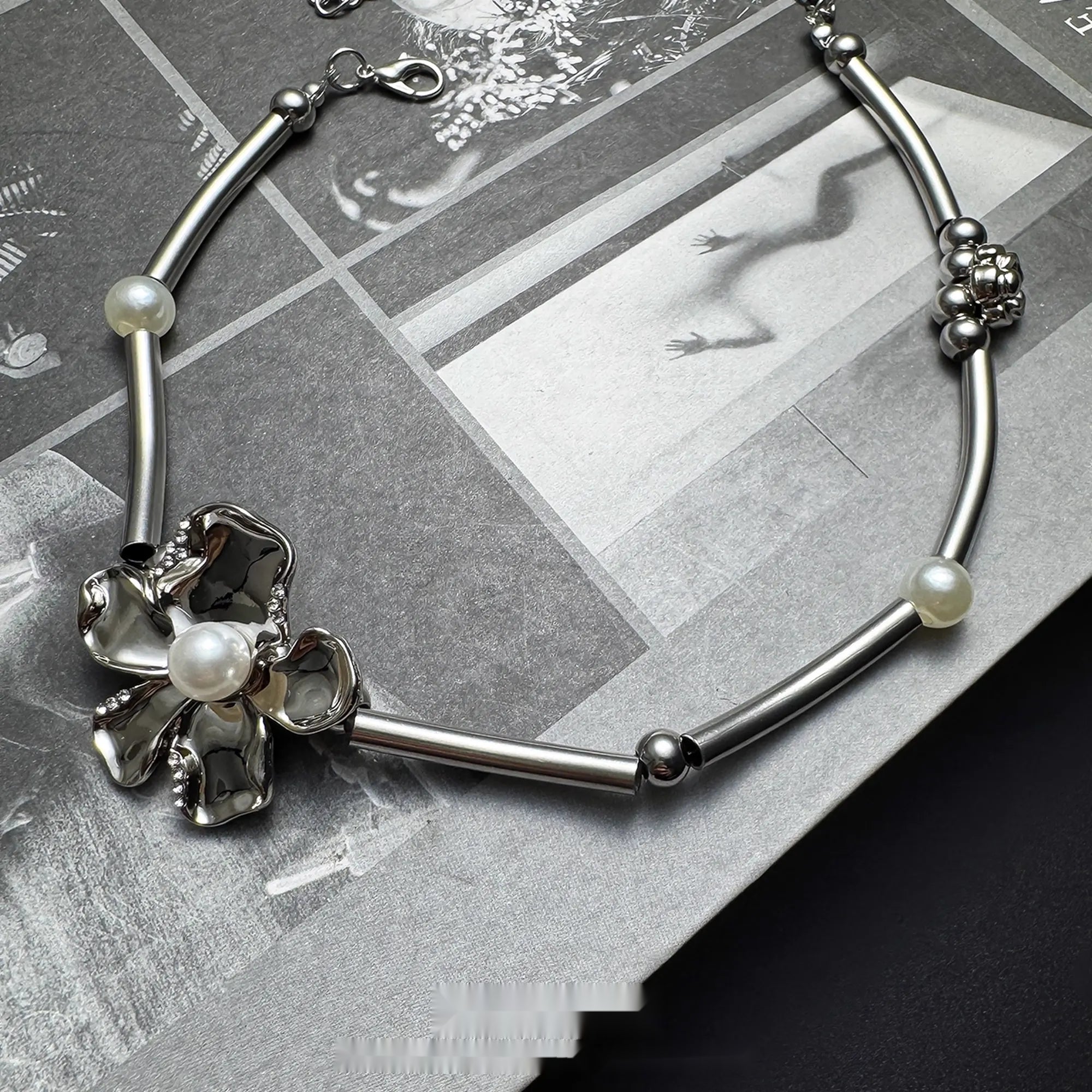 Accessories_Pearl_Petal_Choker_Necklace_MISSTT