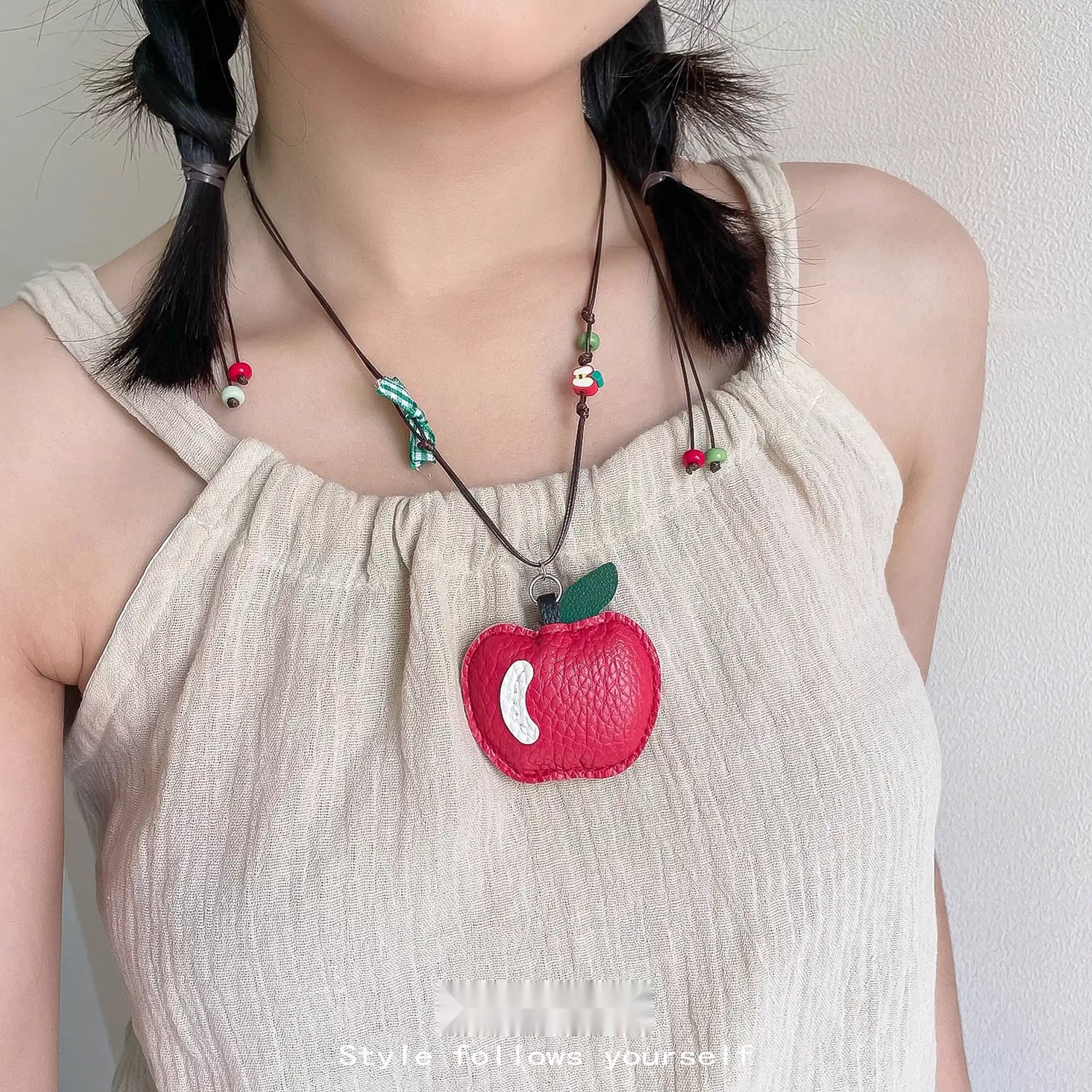 Accessories_Pull_Out_Apple_Knit_Necklace_MISSTT