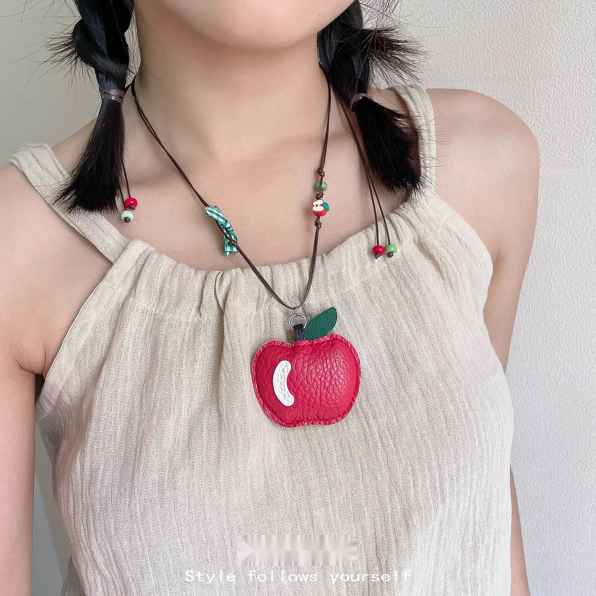 Accessories_Pull_Out_Apple_Knit_Necklace_MISSTT