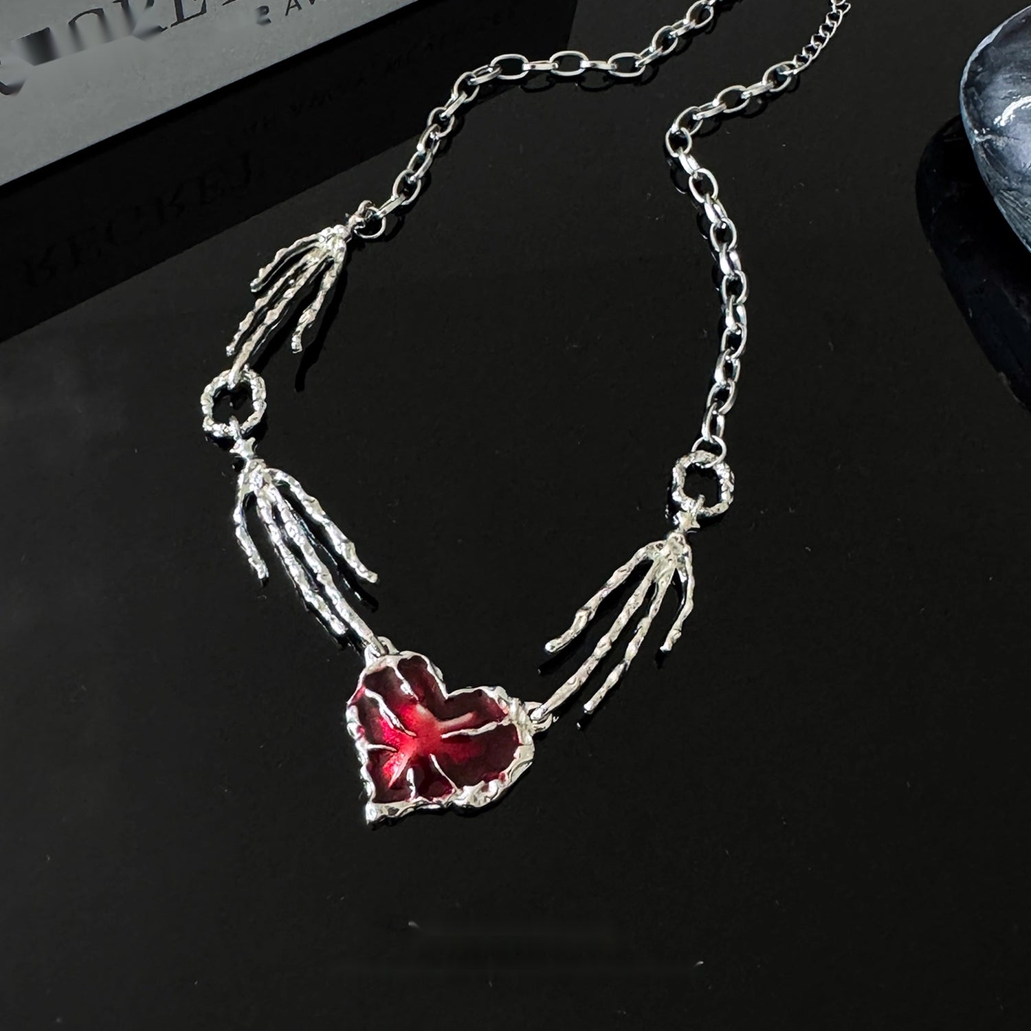 Accessories_Punk_Red_Heart_Choker_Necklace_MISSTT