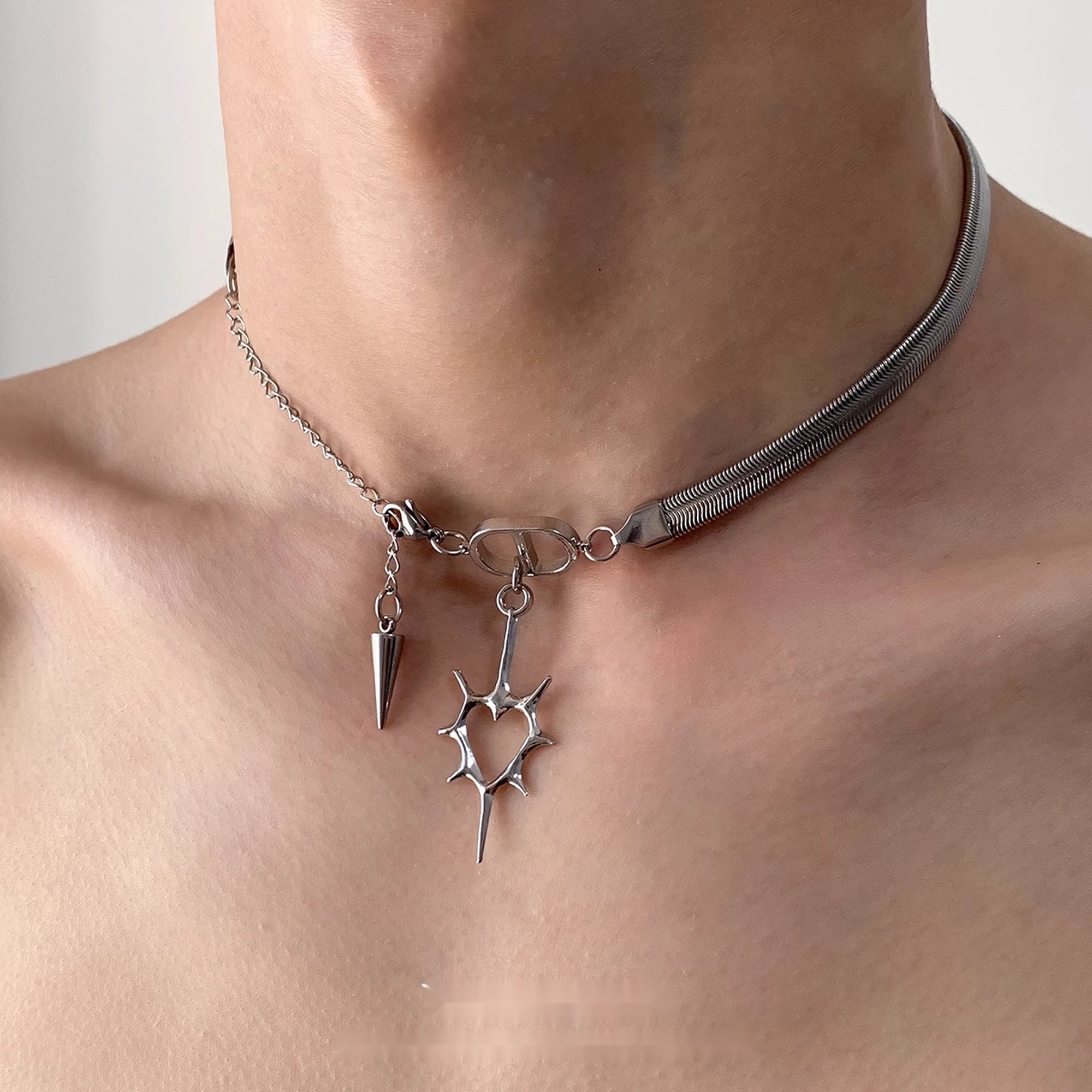 Accessories_Punk_Spike_Pendant_Hollow_Heart_Snake_Chain_Necklace_MISSTT