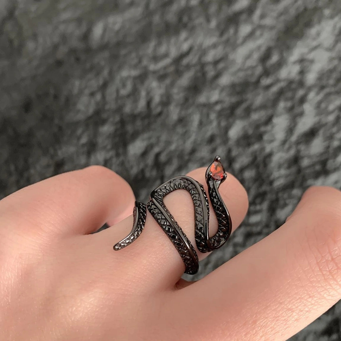 Accessories Serpent Coil Open Ring V-neck T-shirt Long Sleeve