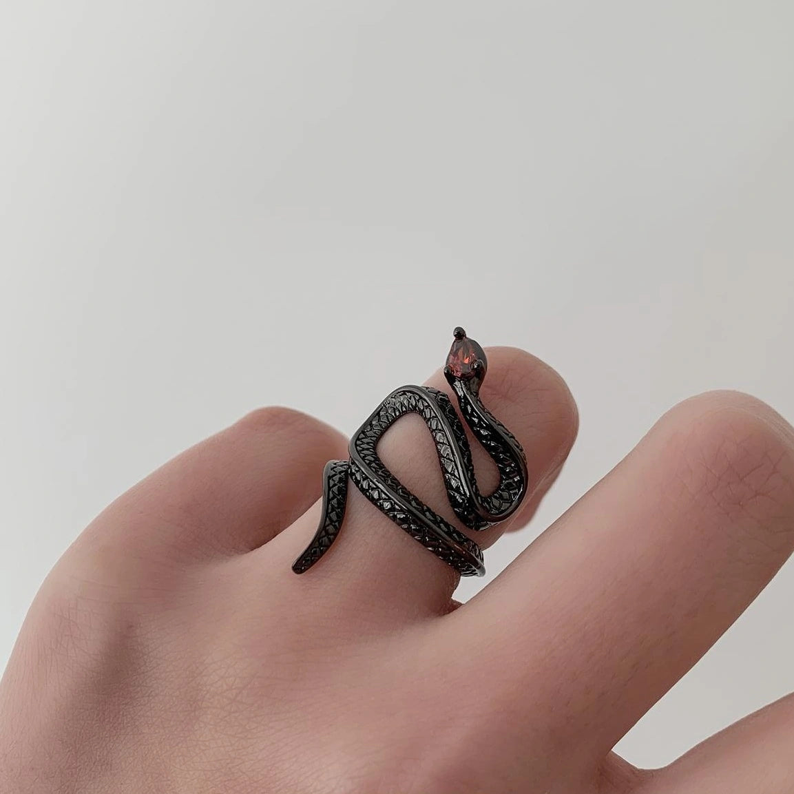 Accessories Serpent Coil Open Ring V-neck T-shirt Long Sleeve