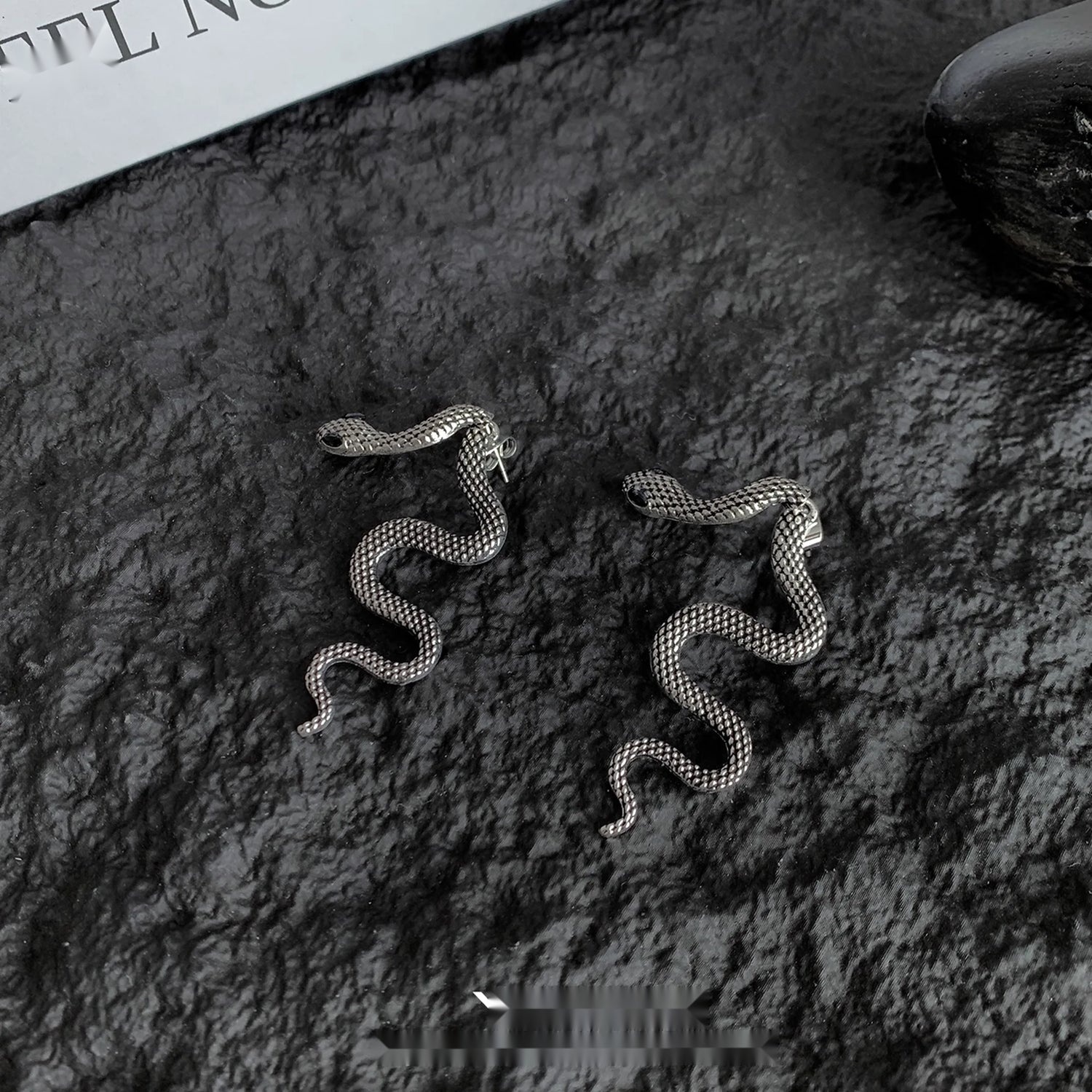 Accessories_Serpentine_Detachable_Stud_Earrings_MISSTT