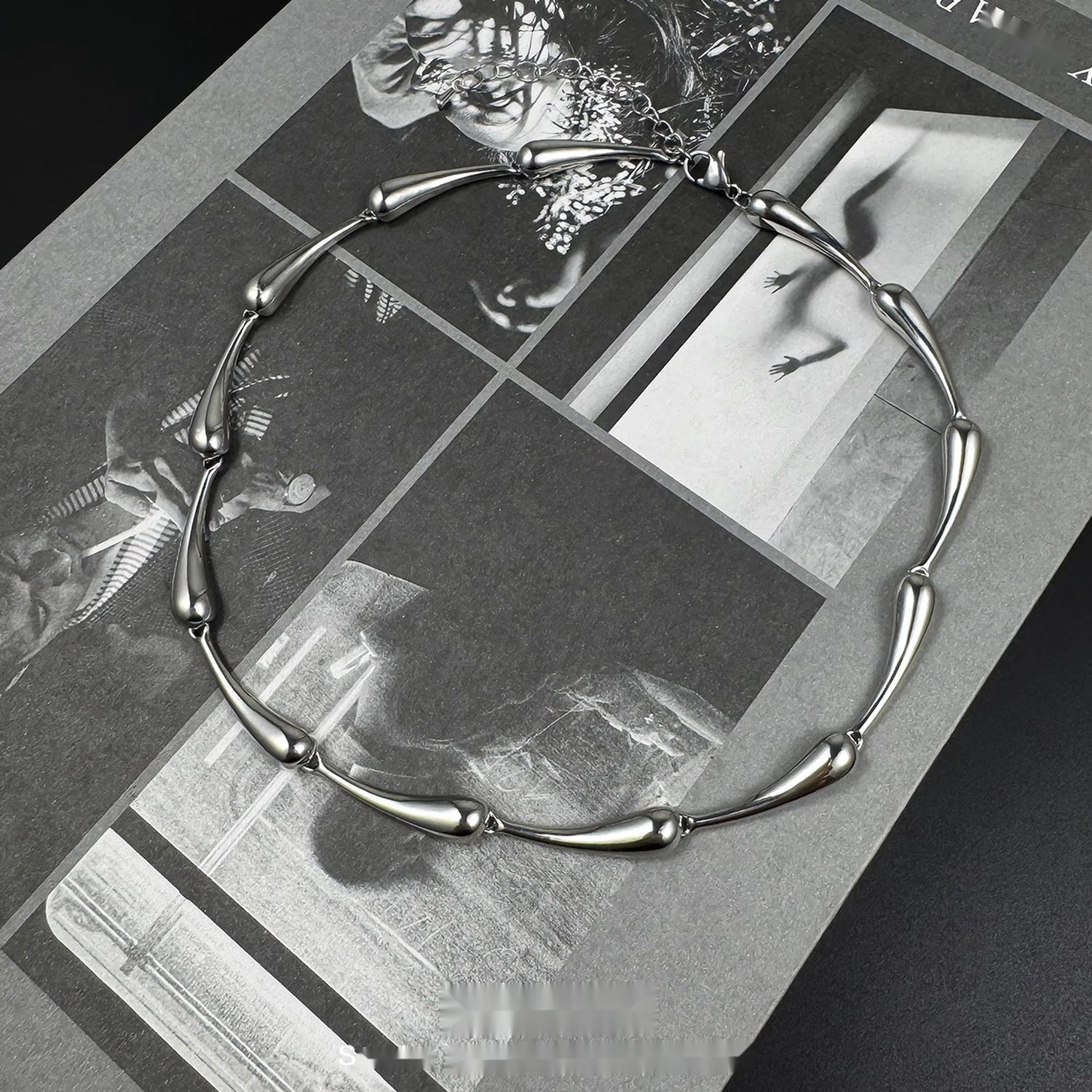 Accessories_Sleek_Metallic_Silver_Teardrop_Bamboo_Necklace_MISSTT