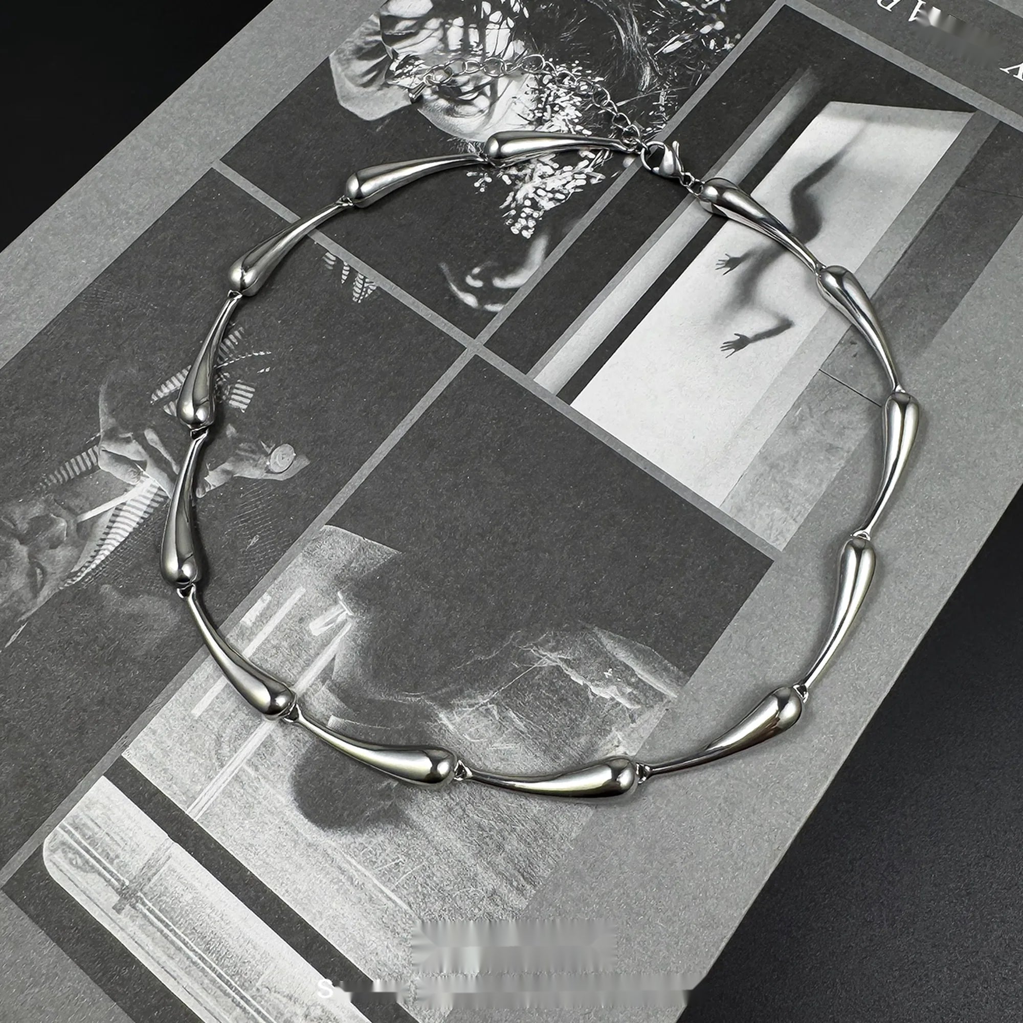 Accessories_Sleek_Metallic_Silver_Teardrop_Bamboo_Necklace_MISSTT
