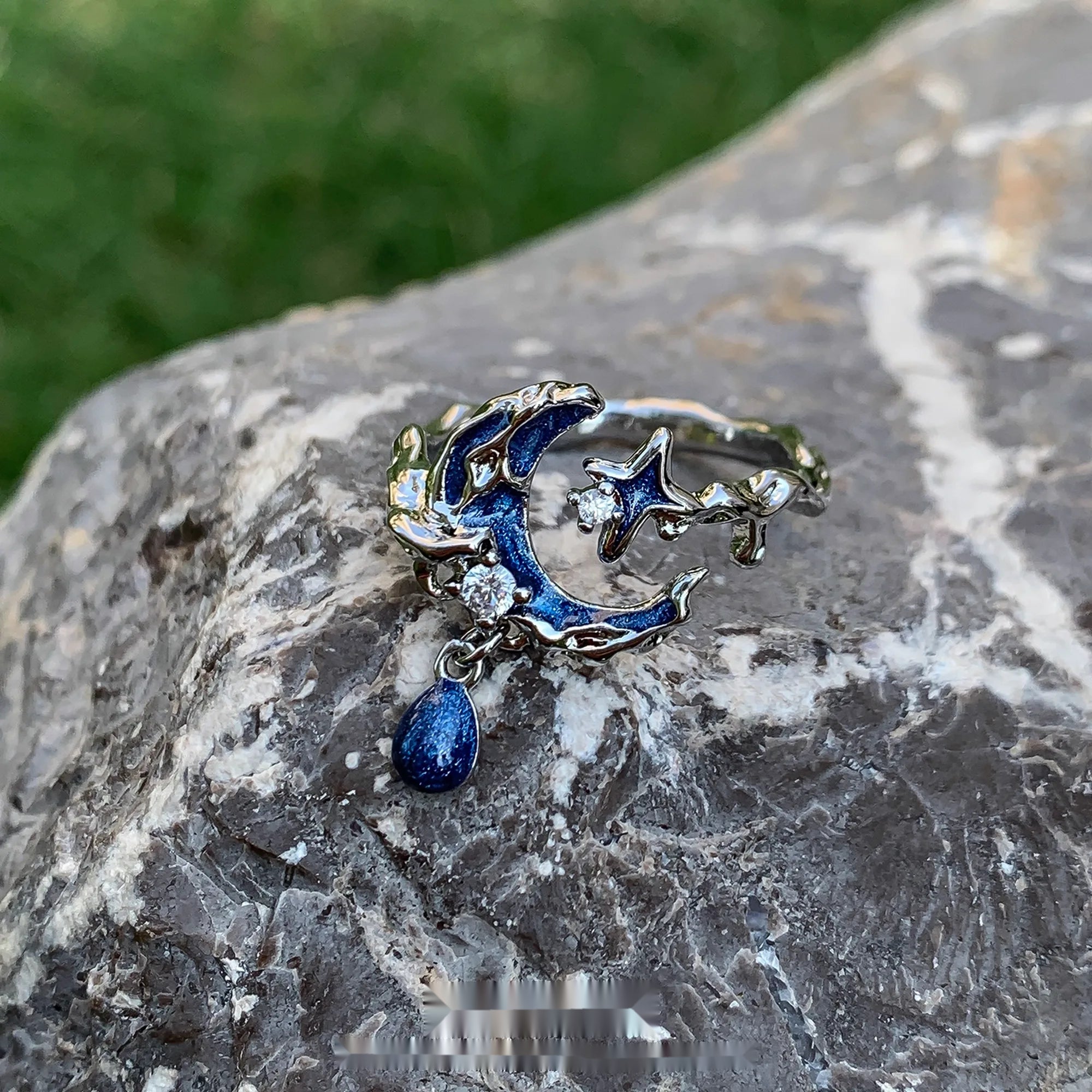 Accessories_Textured_Enamel_Moon_Adjustable_Ring_MISSTT