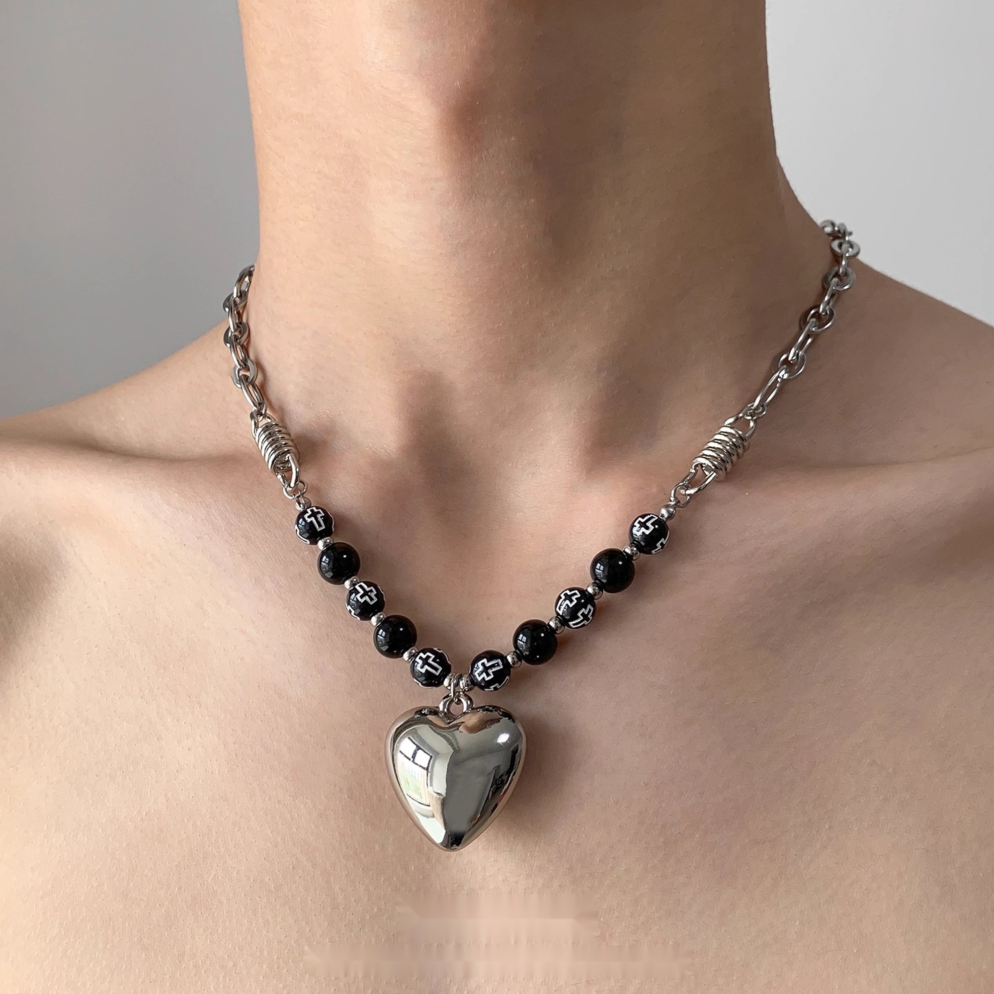 Accessories_Textured_Heart_Locket_Beaded_Choker_Necklace_MISSTT