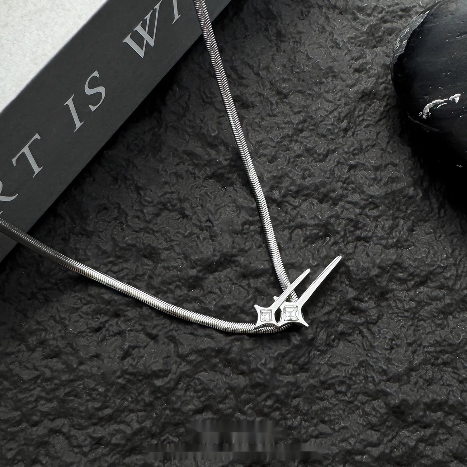 Accessories_Titanium_Steel_Blade_Necklace_MISSTT