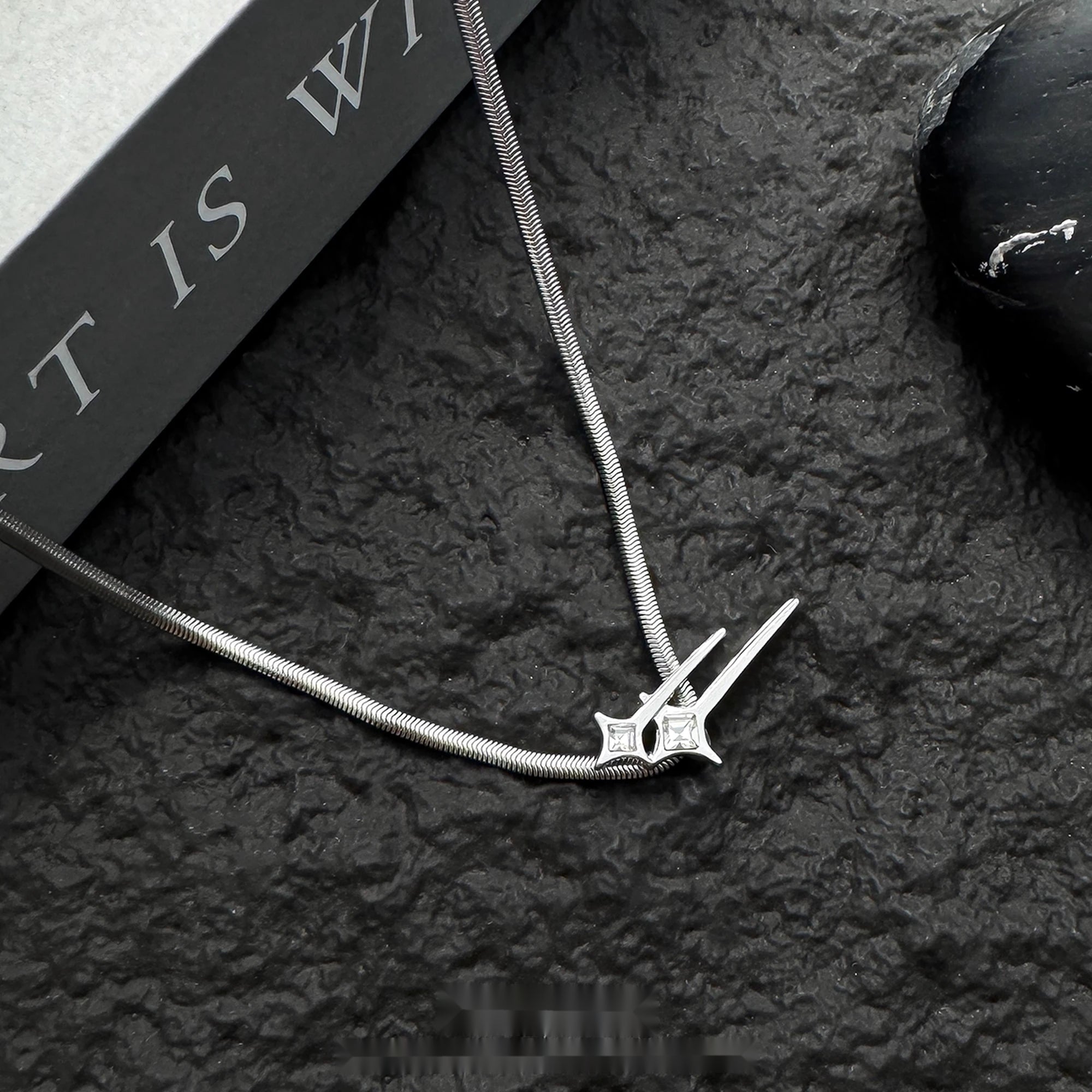 Accessories_Titanium_Steel_Blade_Necklace_MISSTT