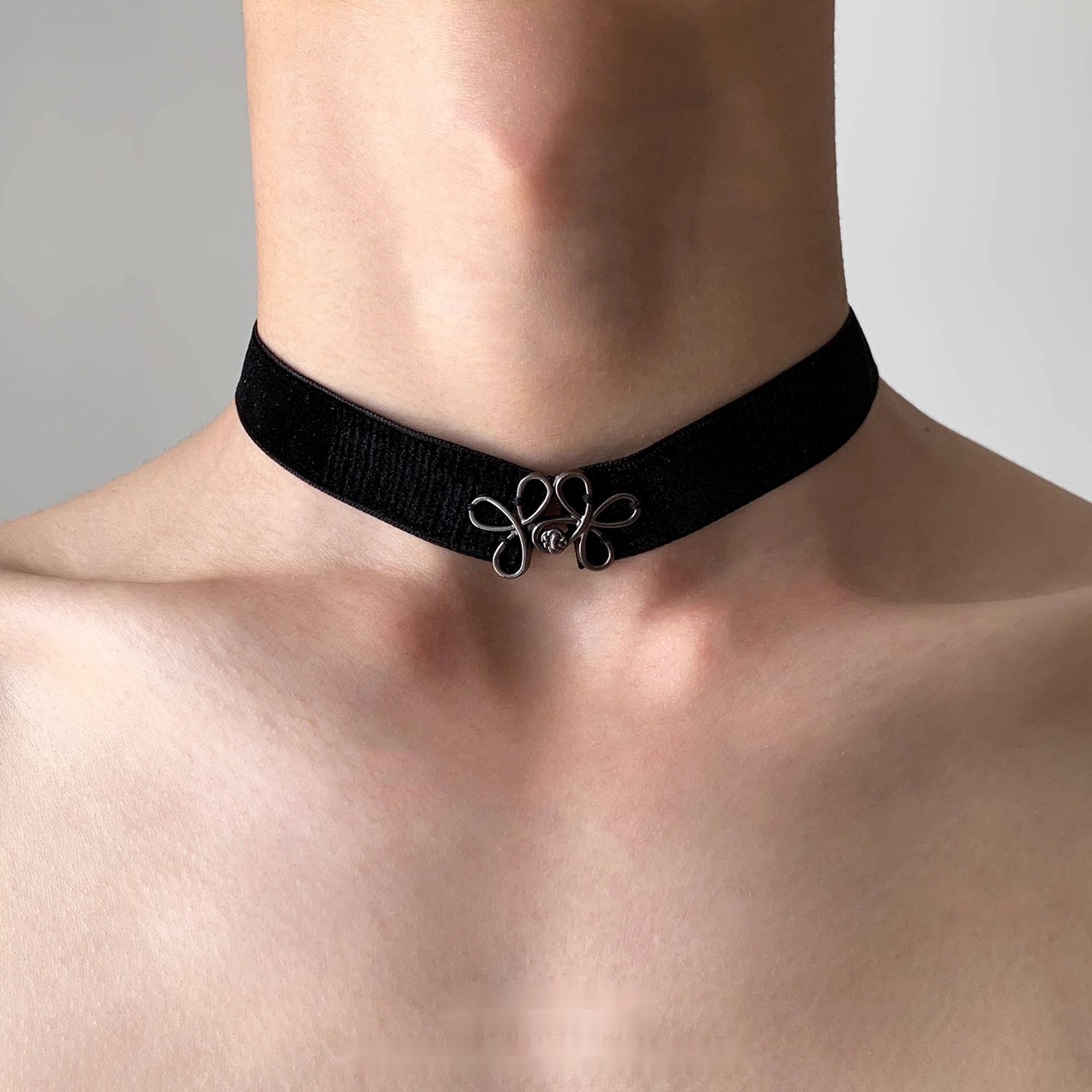 Accessories_Velvet_Choker_Necklace_With_Bow_Tie_MISSTT