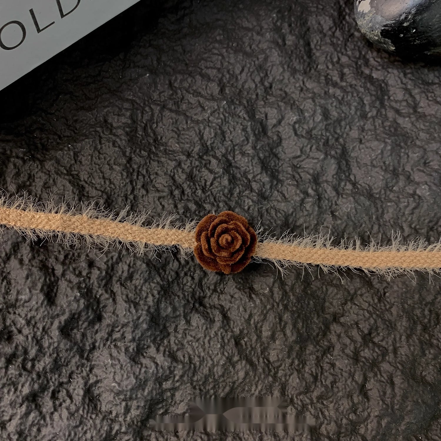 Accessories_Velvet_Rose_Choker_Necklace_MISSTT