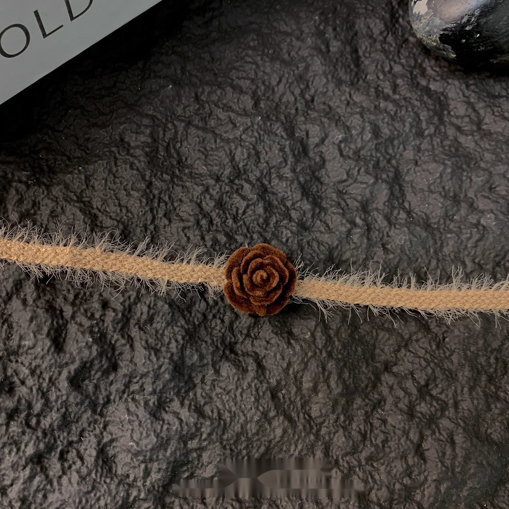 Accessories_Velvet_Rose_Choker_Necklace_MISSTT