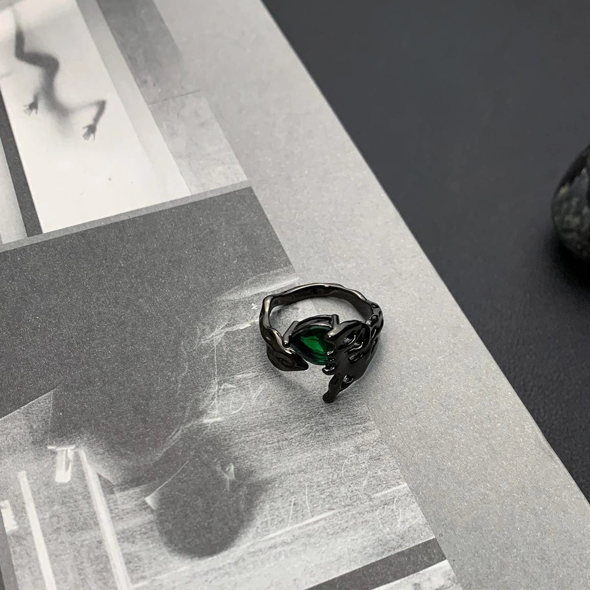 Accessories Vintage Art Deco Emerald Hollow Geometric Adjustable Ring