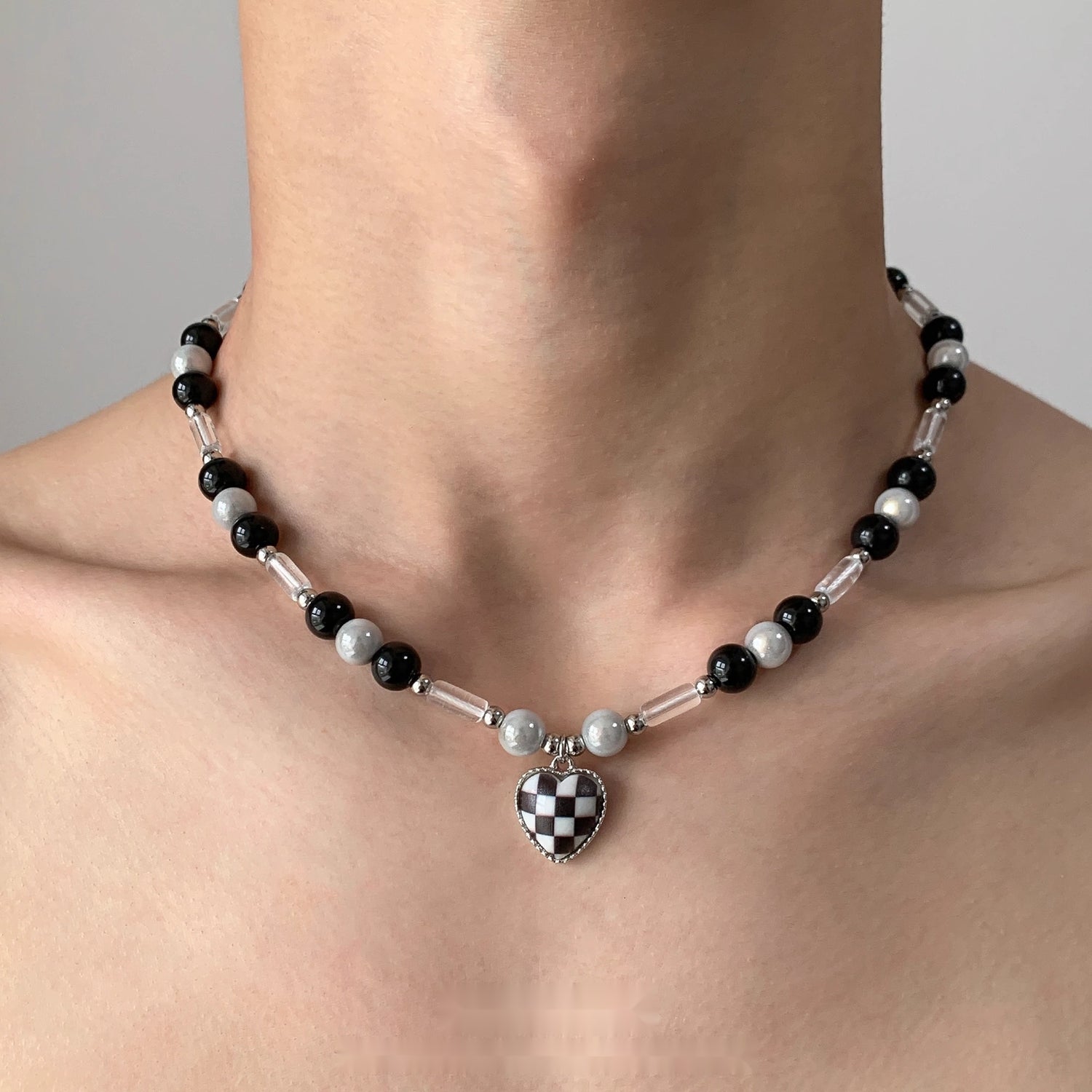 Accessories_Vintage_Beaded_Grid_Heart_Pendant_Necklace_MISSTT
