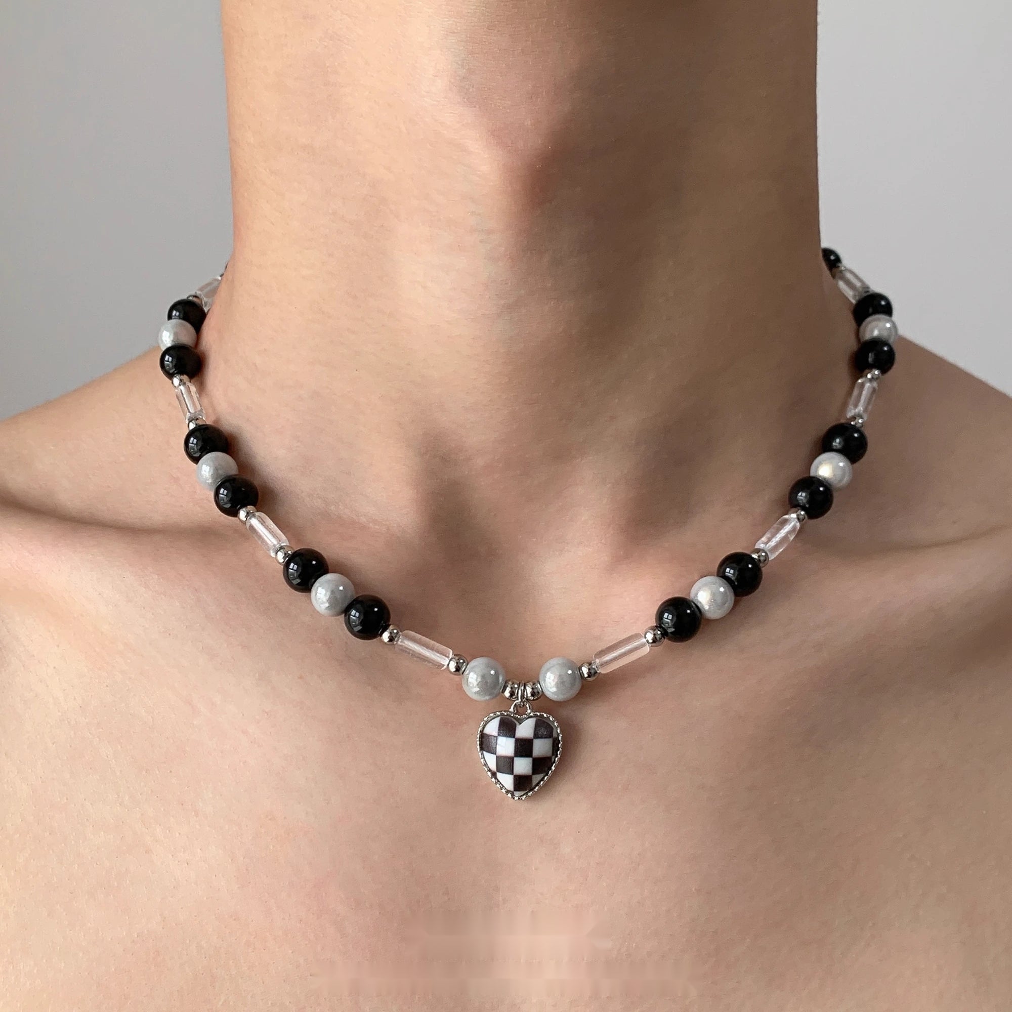 Accessories_Vintage_Beaded_Grid_Heart_Pendant_Necklace_MISSTT