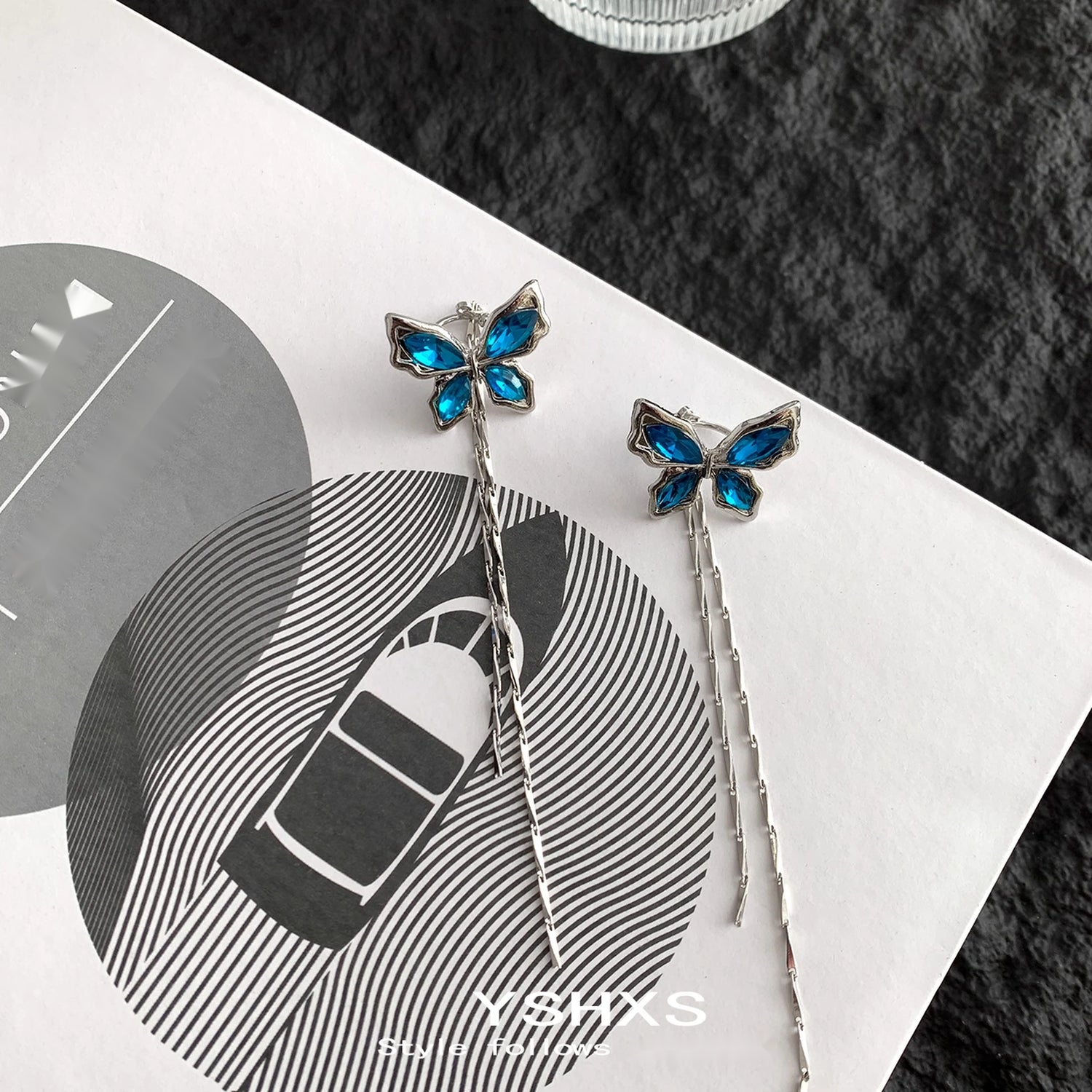 Accessories_Vintage_Blue_Zircon_Butterfly_Ear_Cuff_MISSTT