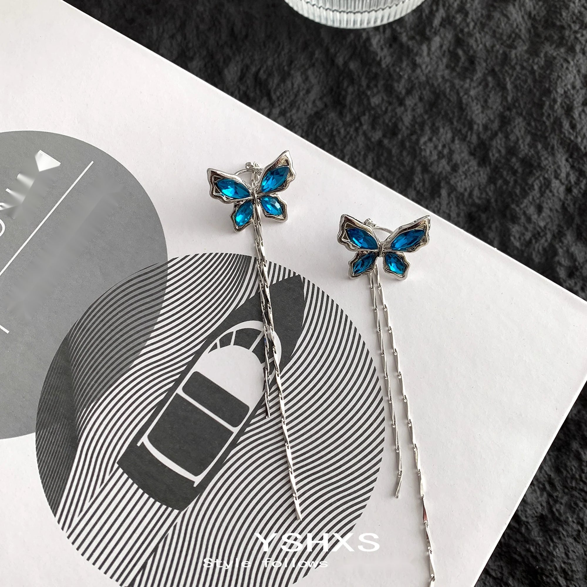 Accessories_Vintage_Blue_Zircon_Butterfly_Ear_Cuff_MISSTT