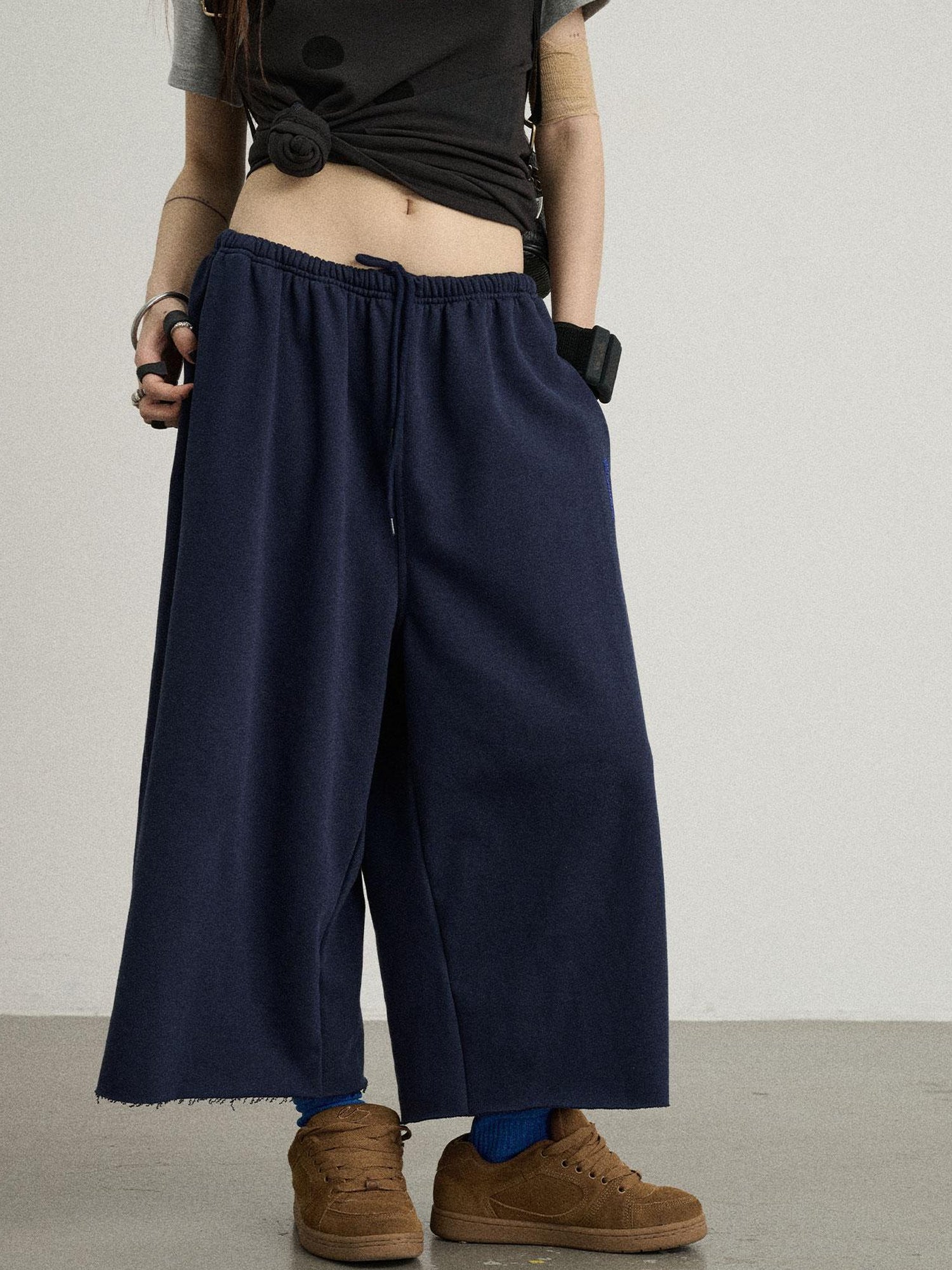 Achihara Achihara Distressed Hem Cargo Joggers