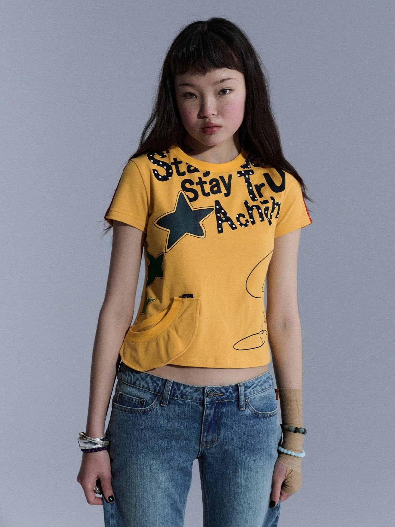 Achihara Cropped Letter Print Vintage Slim Crew Neck Women&
