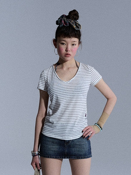 Achihara_Cropped_Raw_Hem_V-neck_Slim_Fit_Women&