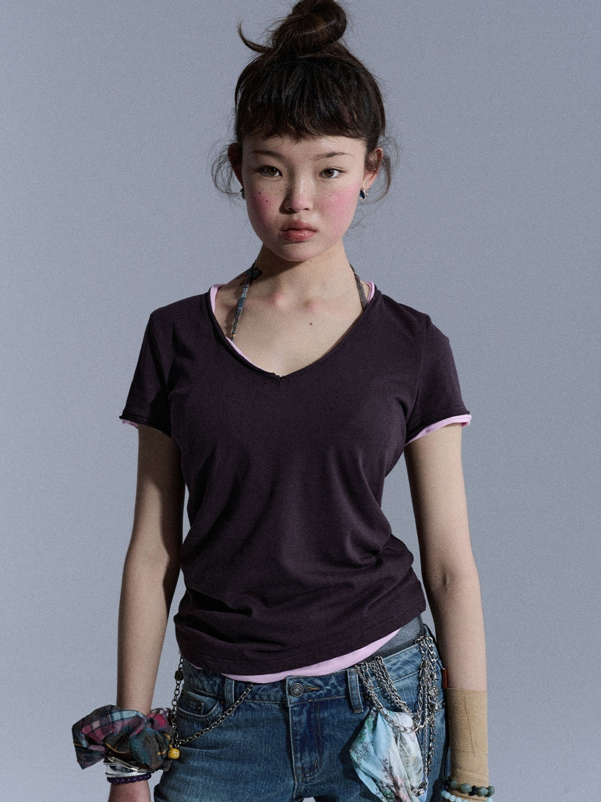 Achihara_Cropped_Raw_Hem_V-neck_Slim_Fit_Women&