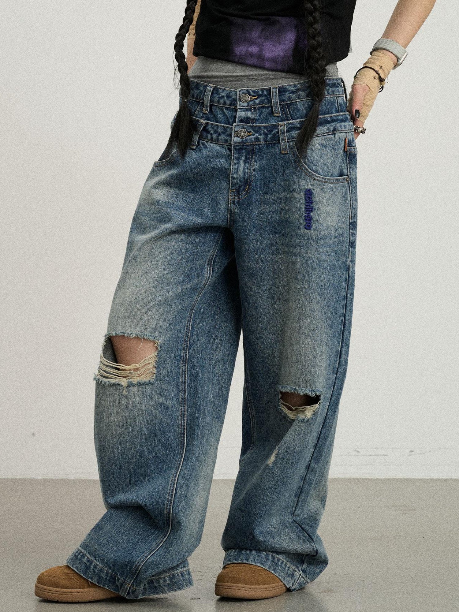 Achihara Double-Decker Distressed Jeans
