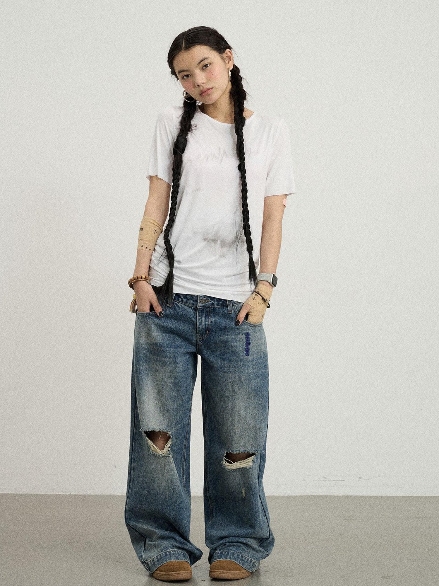 Achihara Double-Decker Distressed Jeans