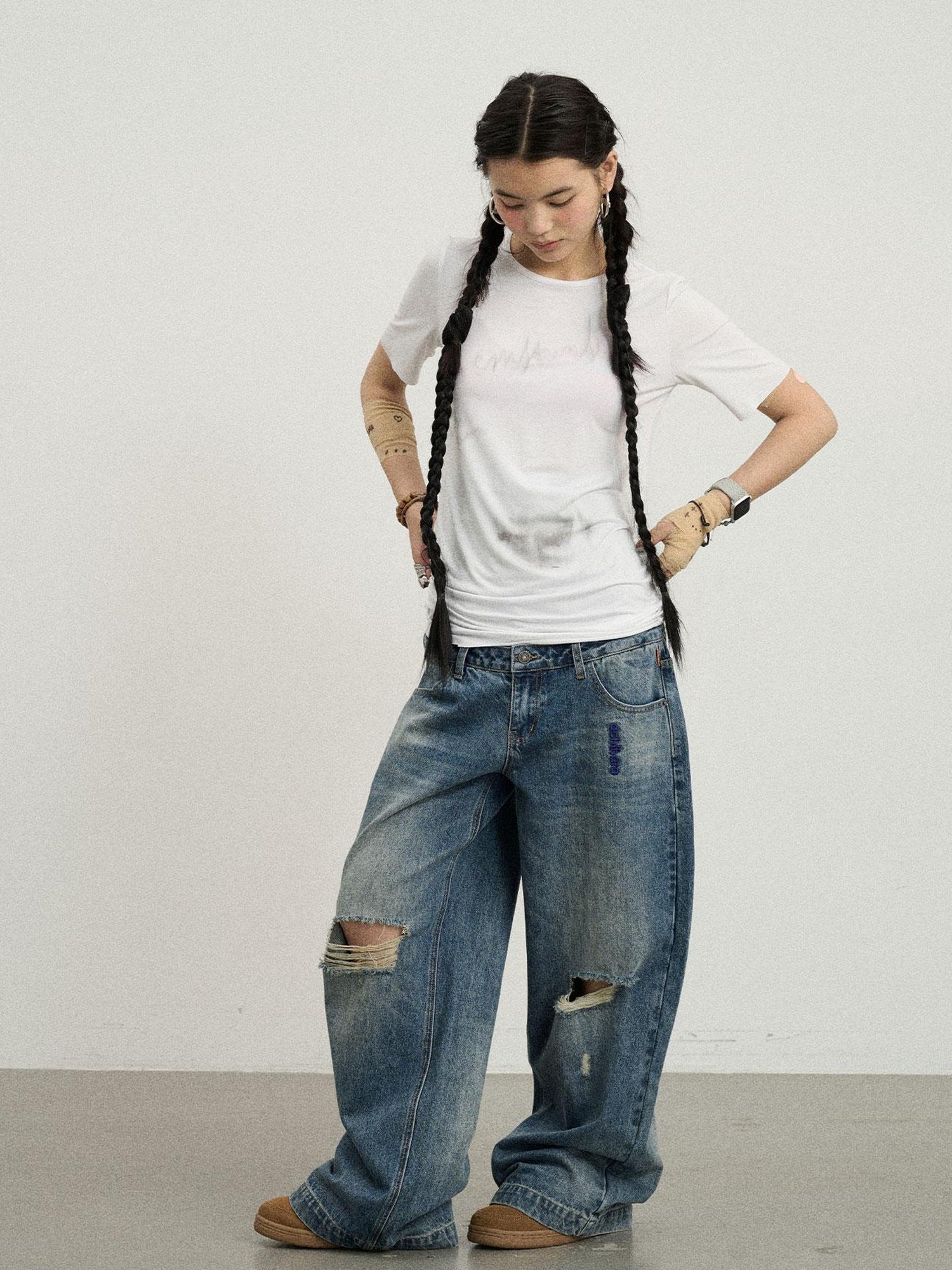 Achihara Double-Decker Distressed Jeans