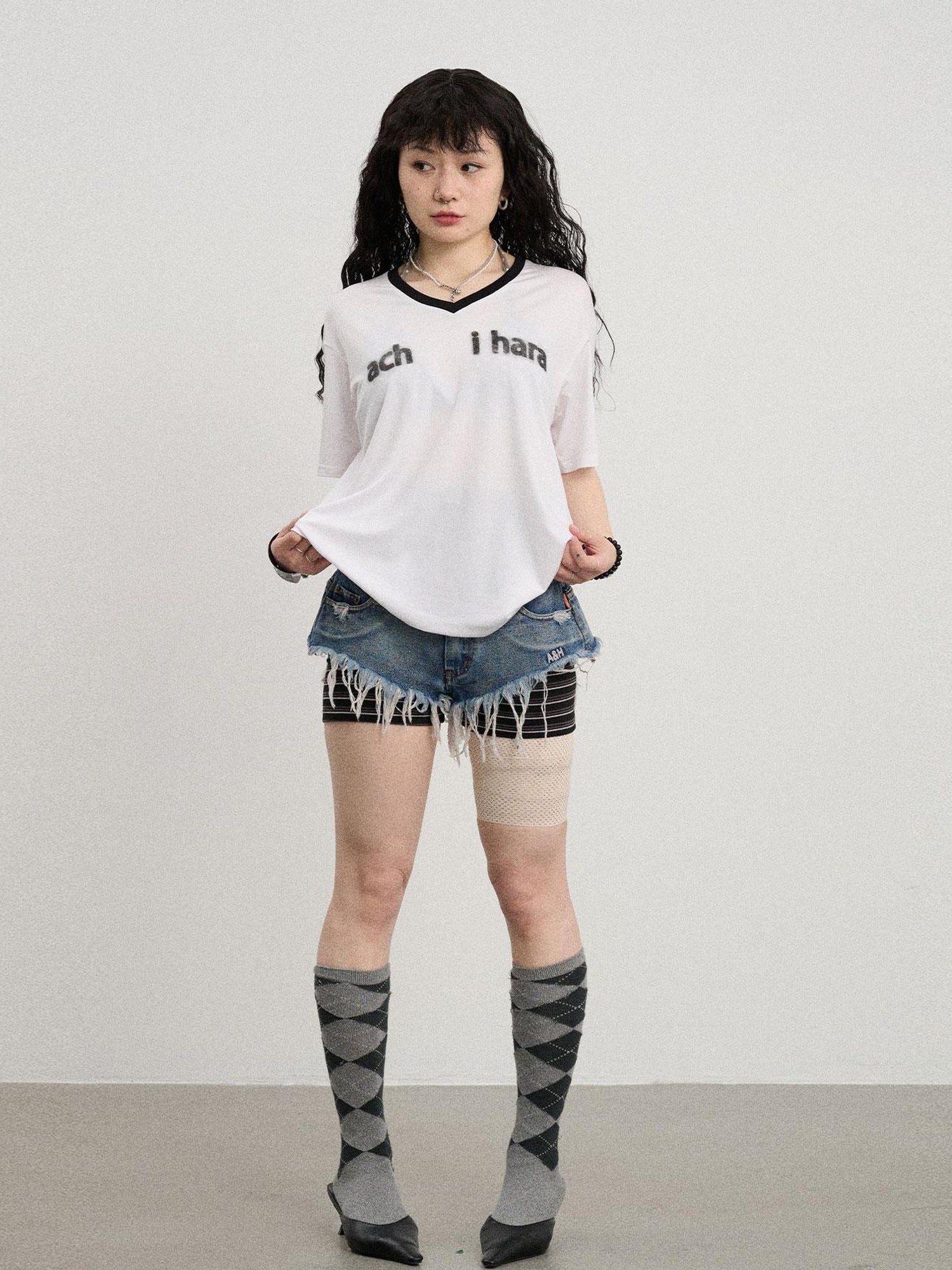 Achihara Frayed Edge Denim Shorts 2025 Summer Low Rise Triangle Casual