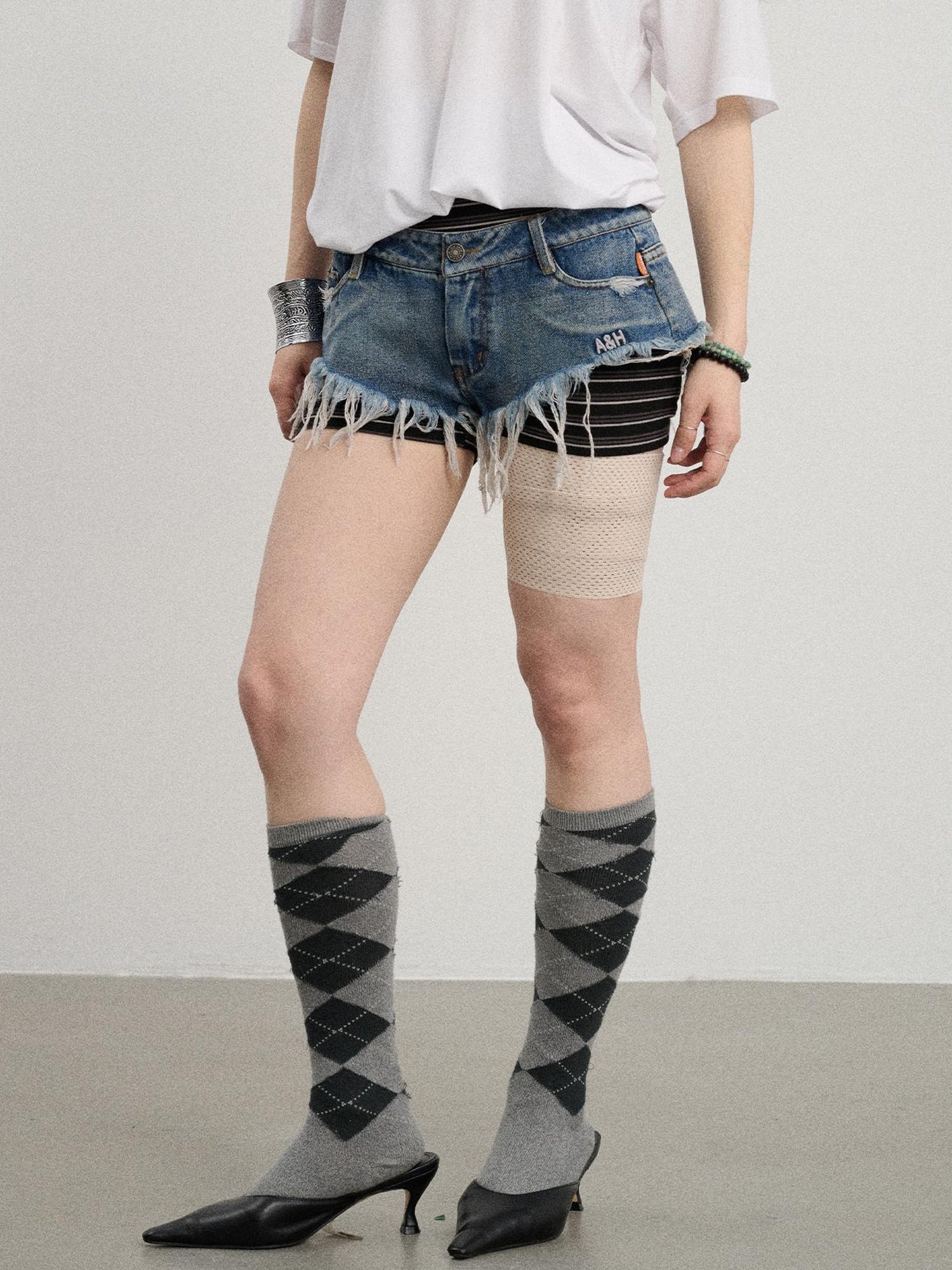 Achihara Frayed Edge Denim Shorts 2025 Summer Low Rise Triangle Casual