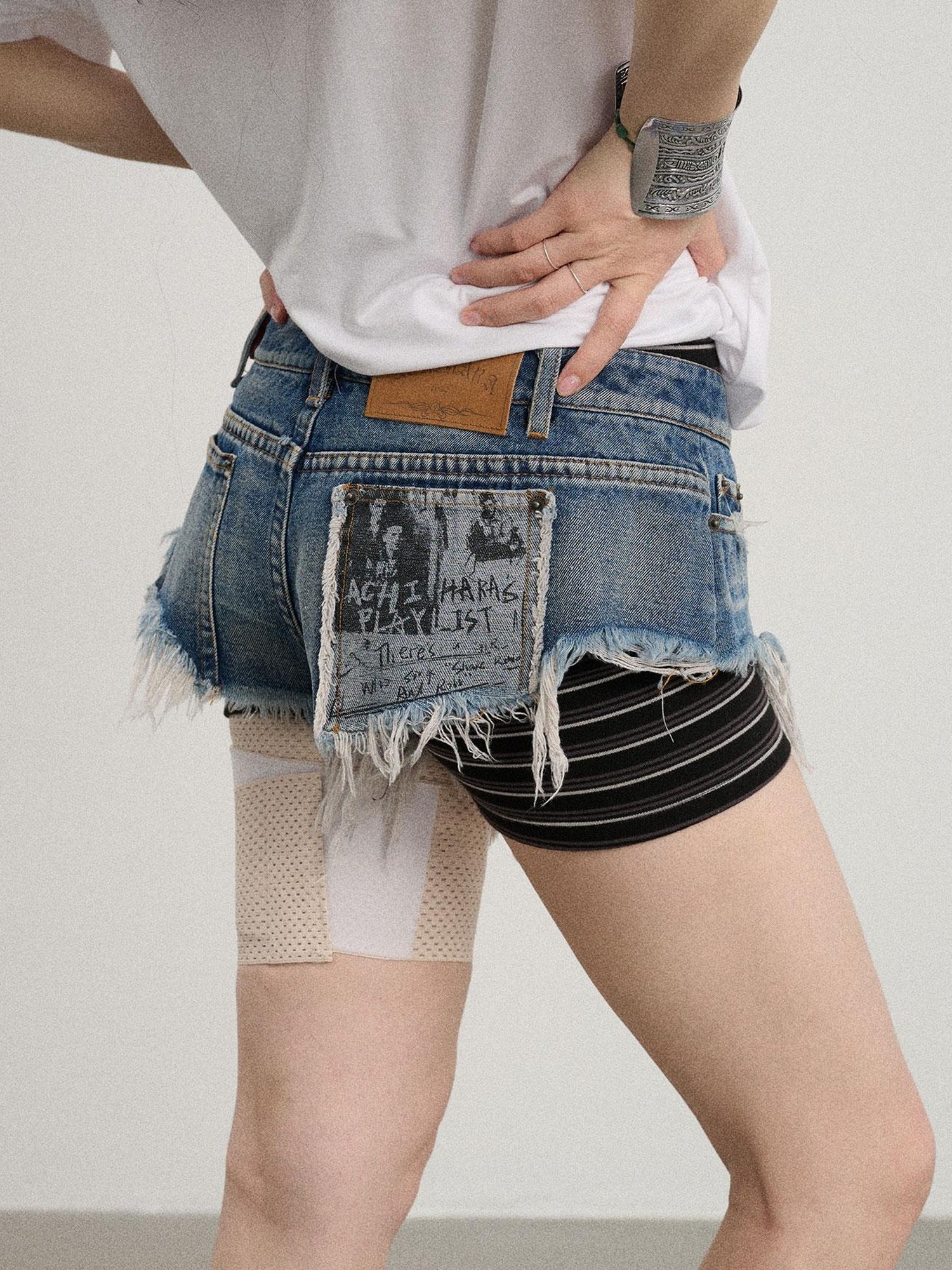 Achihara Frayed Edge Denim Shorts 2025 Summer Low Rise Triangle Casual