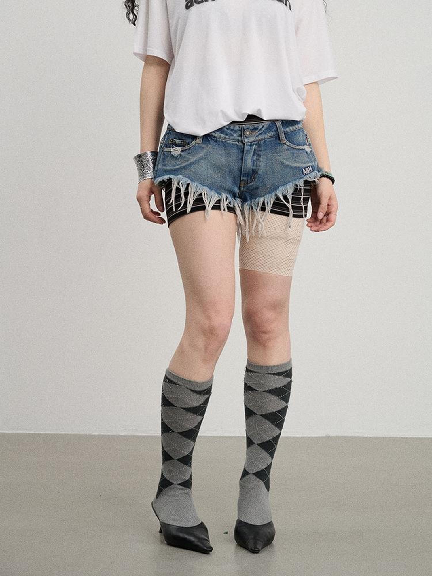 Achihara Frayed Edge Denim Shorts 2025 Summer Low Rise Triangle Casual
