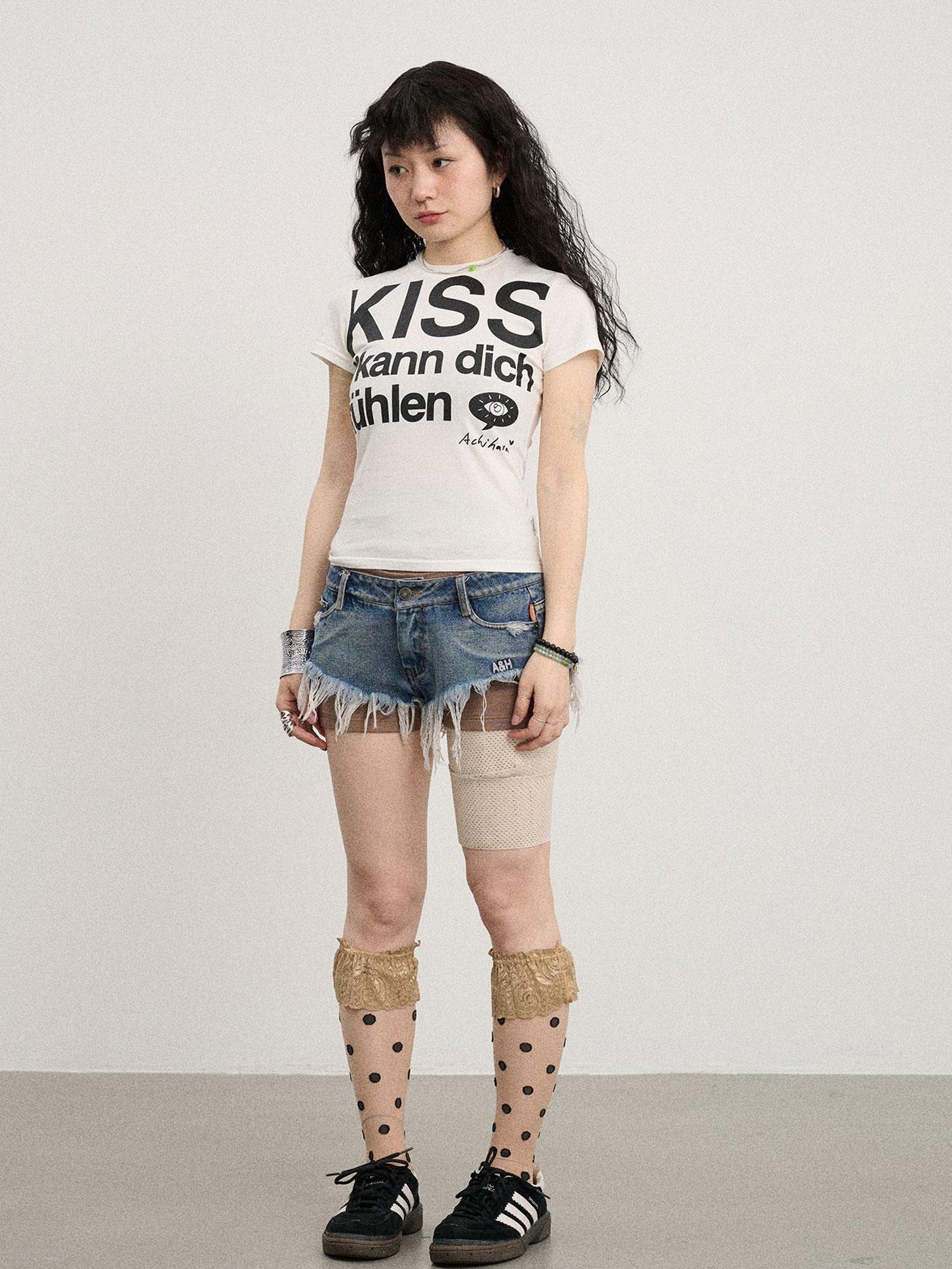 Achihara Frayed Edge Denim Shorts 2025 Summer Low Rise Triangle Casual