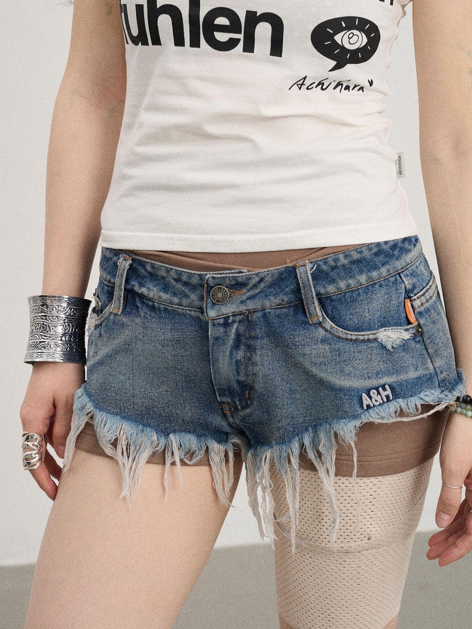 Achihara Frayed Edge Denim Shorts 2025 Summer Low Rise Triangle Casual