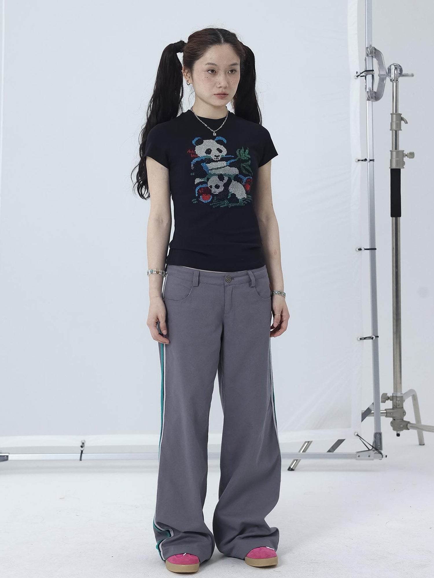 Achihara Happy Panda Embroidered Crop Tee V-neck T-shirt Long-Sleeve