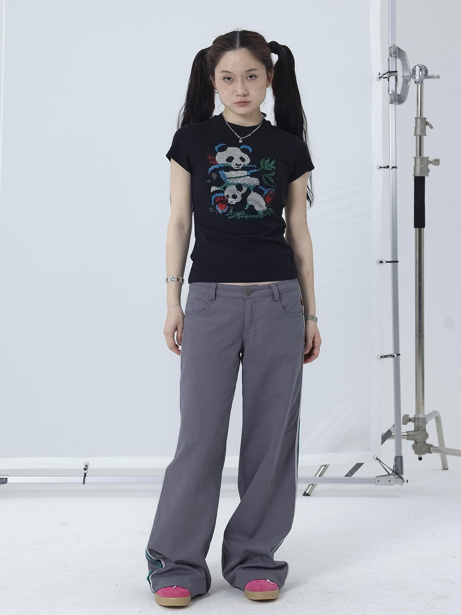 Achihara Happy Panda Embroidered Crop Tee V-neck T-shirt Long-Sleeve