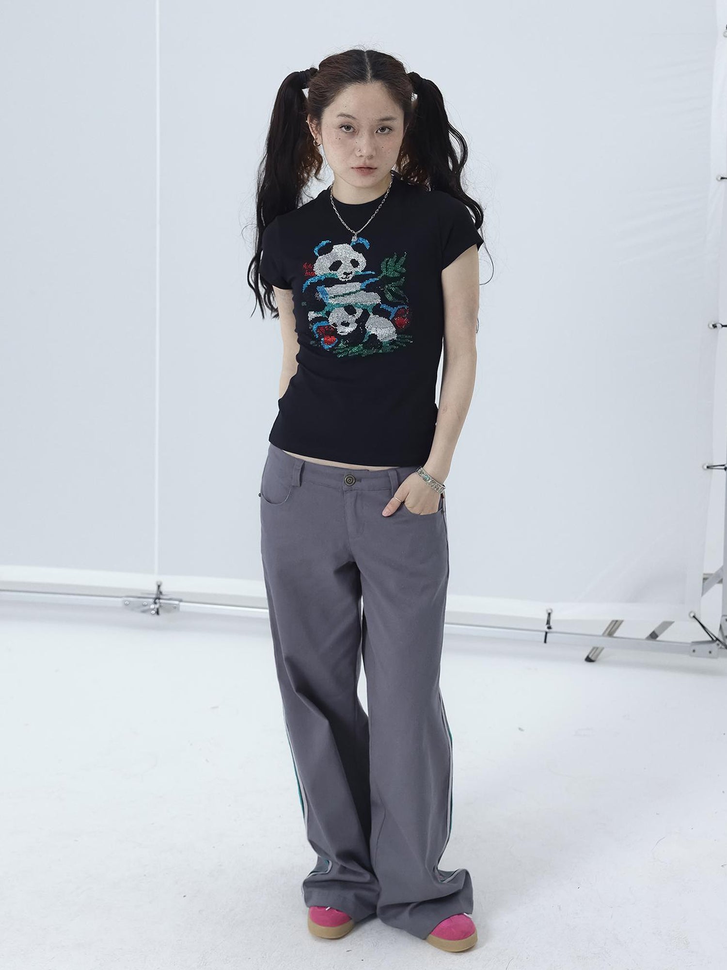 Achihara Happy Panda Embroidered Crop Tee V-neck T-shirt Long-Sleeve