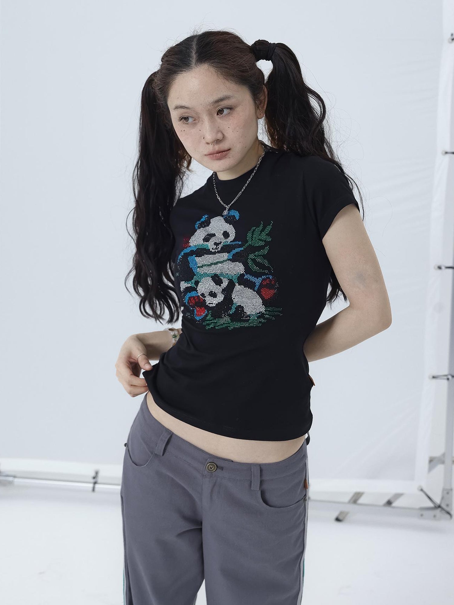 Achihara Happy Panda Embroidered Crop Tee V-neck T-shirt Long-Sleeve