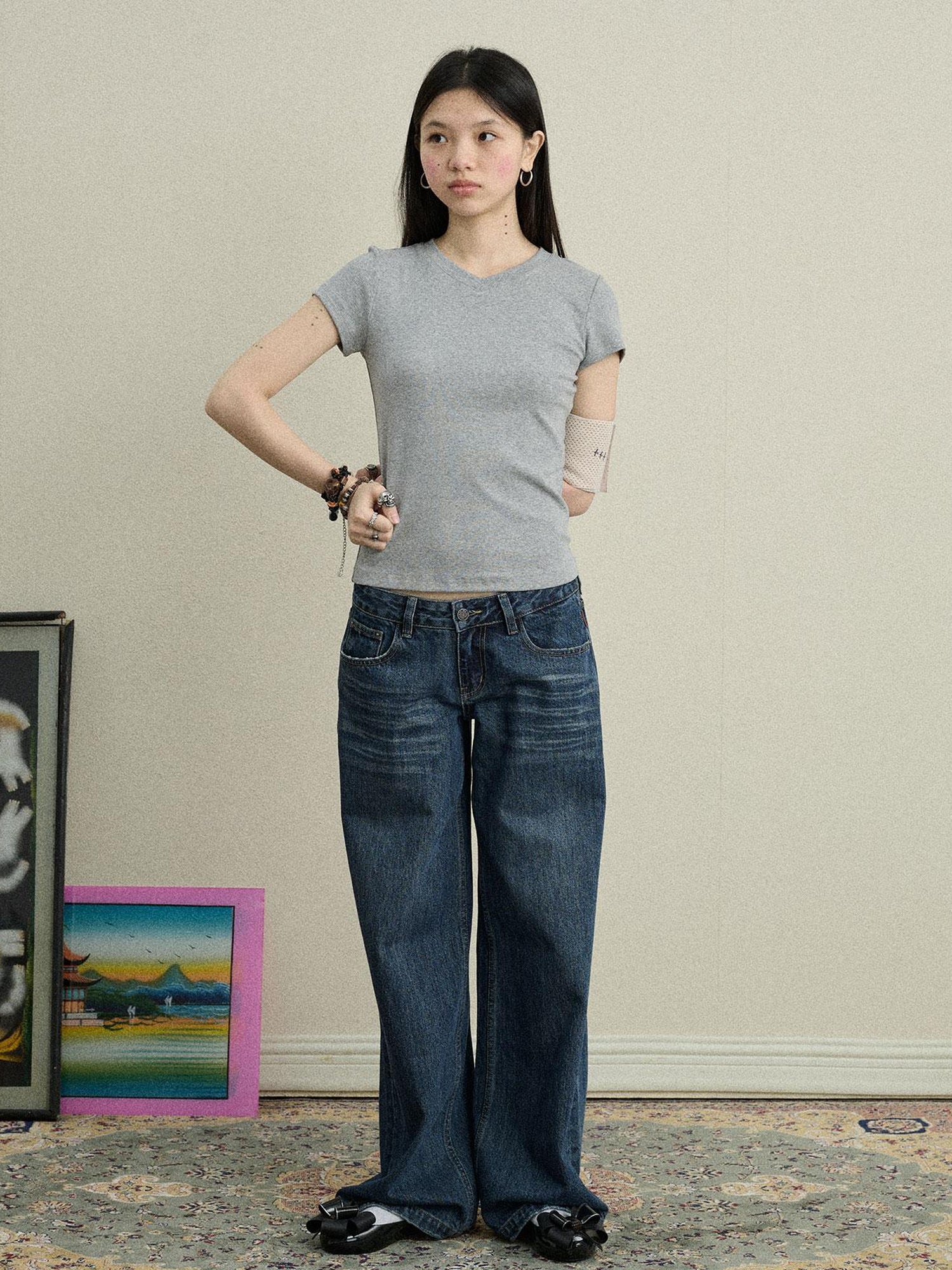Achihara Jelly V-Neck Stretch Tee